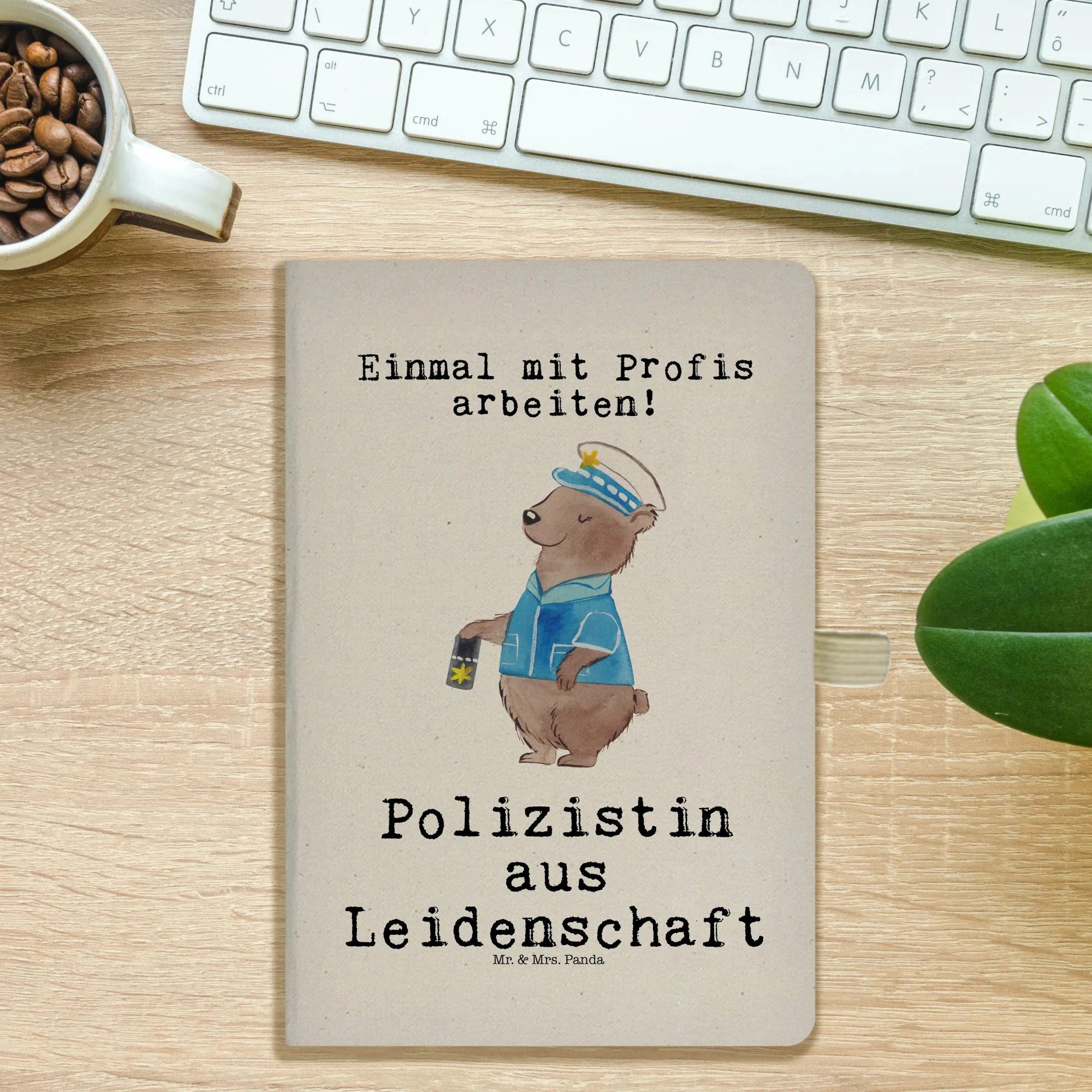 Thumbnail - Mr. & Mrs. Panda Notizbuch Polizistin Leidenschaft - Transparent - Geschenk, Polizei, Wachfrau, Mr. & Mrs. Panda, Umwelt...