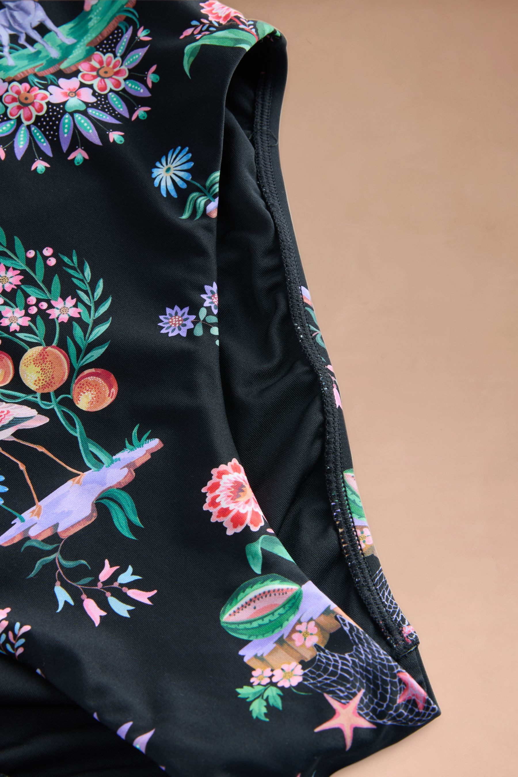 Cath Kidston Badeanzug Cath Kidston gerüschter Badeanzug mit Island-Print (1-St)