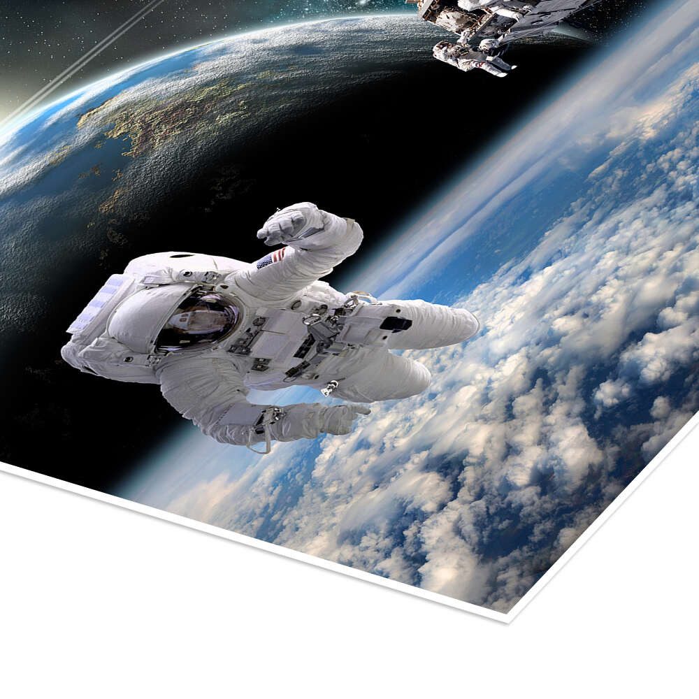 Posterlounge Wandbild Astronauten auf der Raumstation, Marc Ward, erhältlich als Poster, Leinwandbild, Wandsticker oder Acrylglasbild – Bild 3 von 5