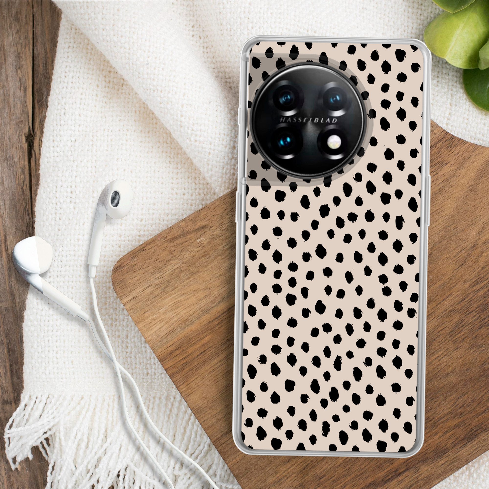 MuchoWow Handyhülle für OnePlus 11 Polka dots - Schwarz - Beige, Handy Case, Silikon, Bumper Case Dünn
