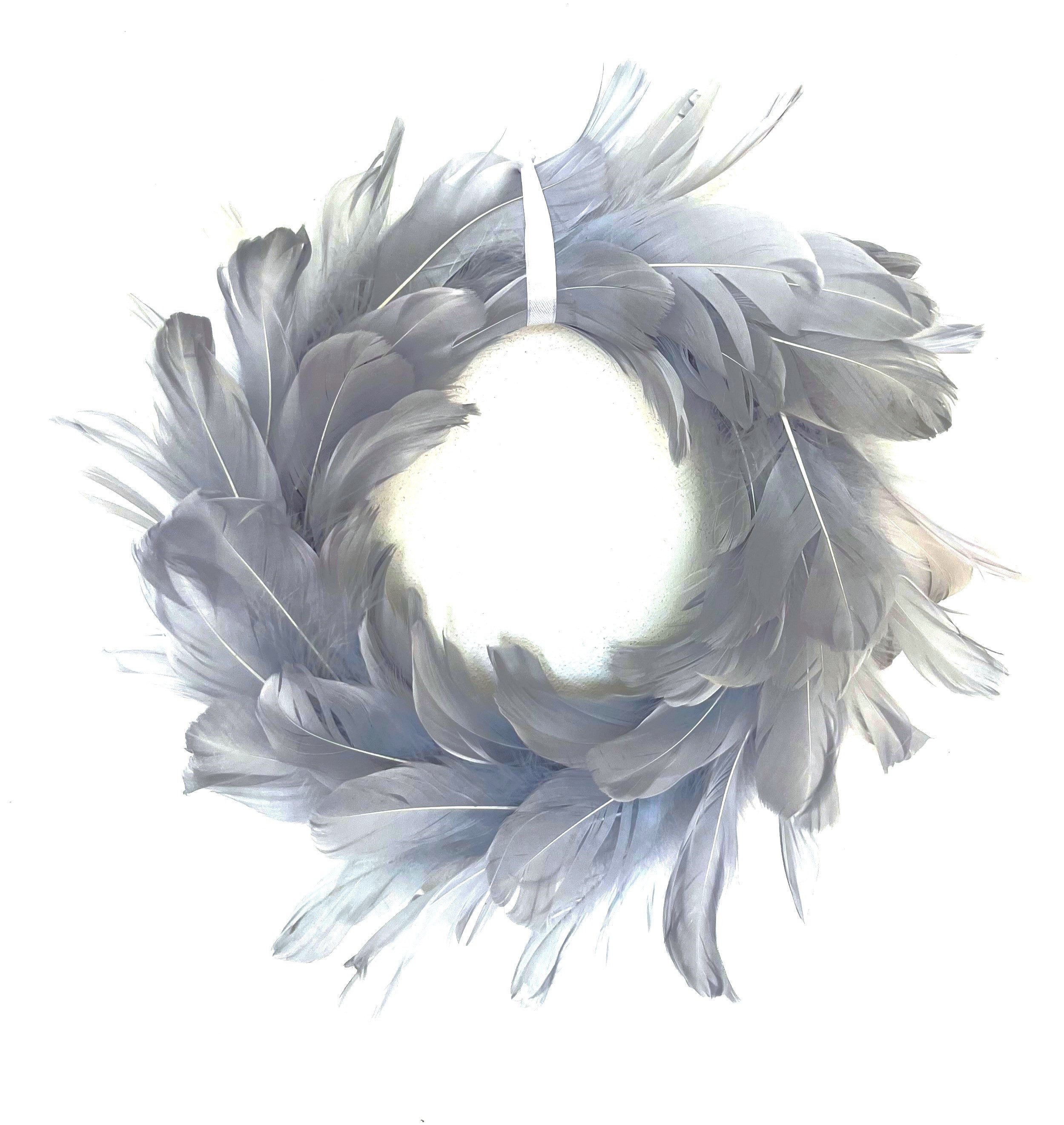 Exner GmbH Garten- & Wohnaccessoires Dekokranz Kranz Feder Deko Hänger Grau Blau Rund 30 cm, beidseitig mit Federn besetzt