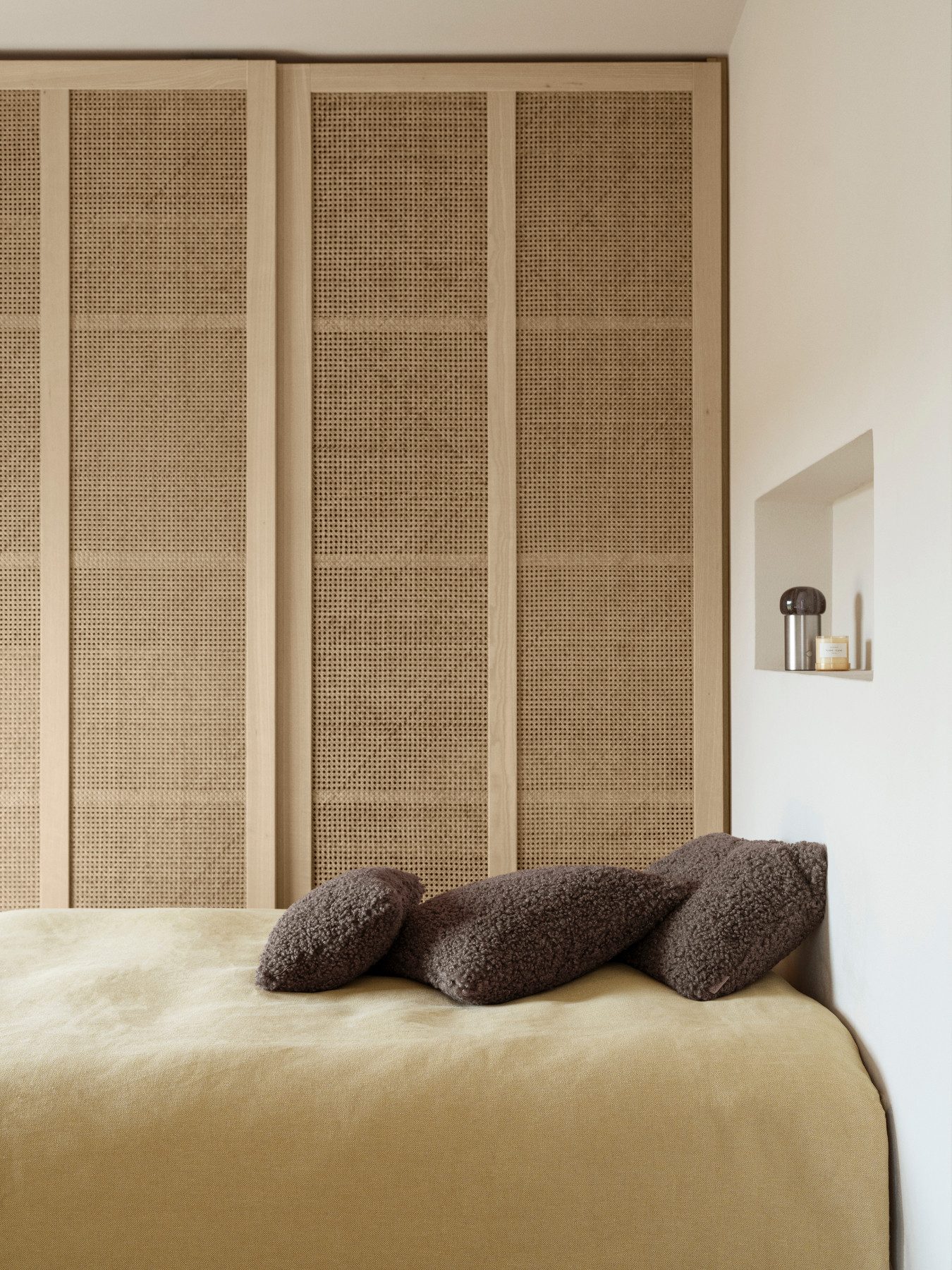 blomus Kissenhülle -TEDDY- Kissenbezug, Dekokissen, Kuschelkissen, Wohnkissen modern, Flauschig, inkl. Trageschlaufe, inkl. Filzgleitern