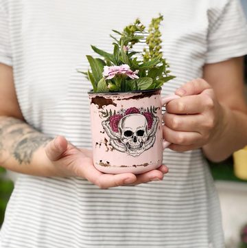 Geda Labels GmbH Tasse Lady Skull Emaille-Optik, Keramik, Rosa, 400 ml, spülmaschinengeeignet