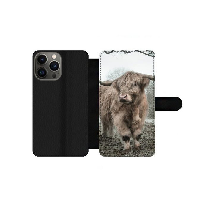 MuchoWow Handyhülle Schottische Highlander - Natur - Herbst - Tiere - Wildtiere - Wald Handyhülle Telefonhülle Apple iPhone 13 Pro Max