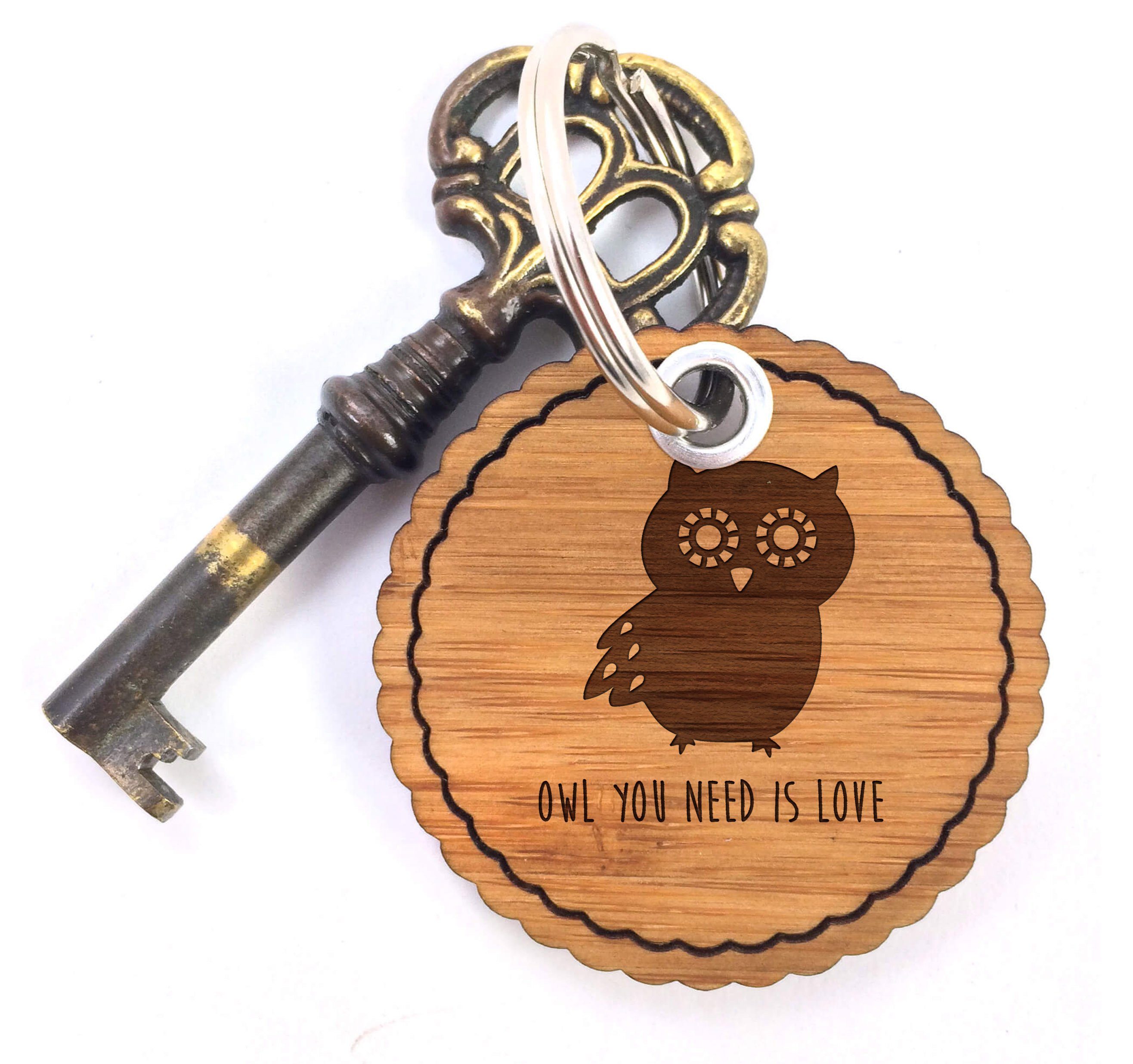 Mr. & Mrs. Panda Schlüsselanhänger Eule Seitenflügel - Geschenk, Taschenanhänger, Glücksbringer, Schlüsselanhänger, Nachtaktiv, Schlüsselband, Owl, Wood, Anhänger (1-tlg) | Schlüsselanhänger