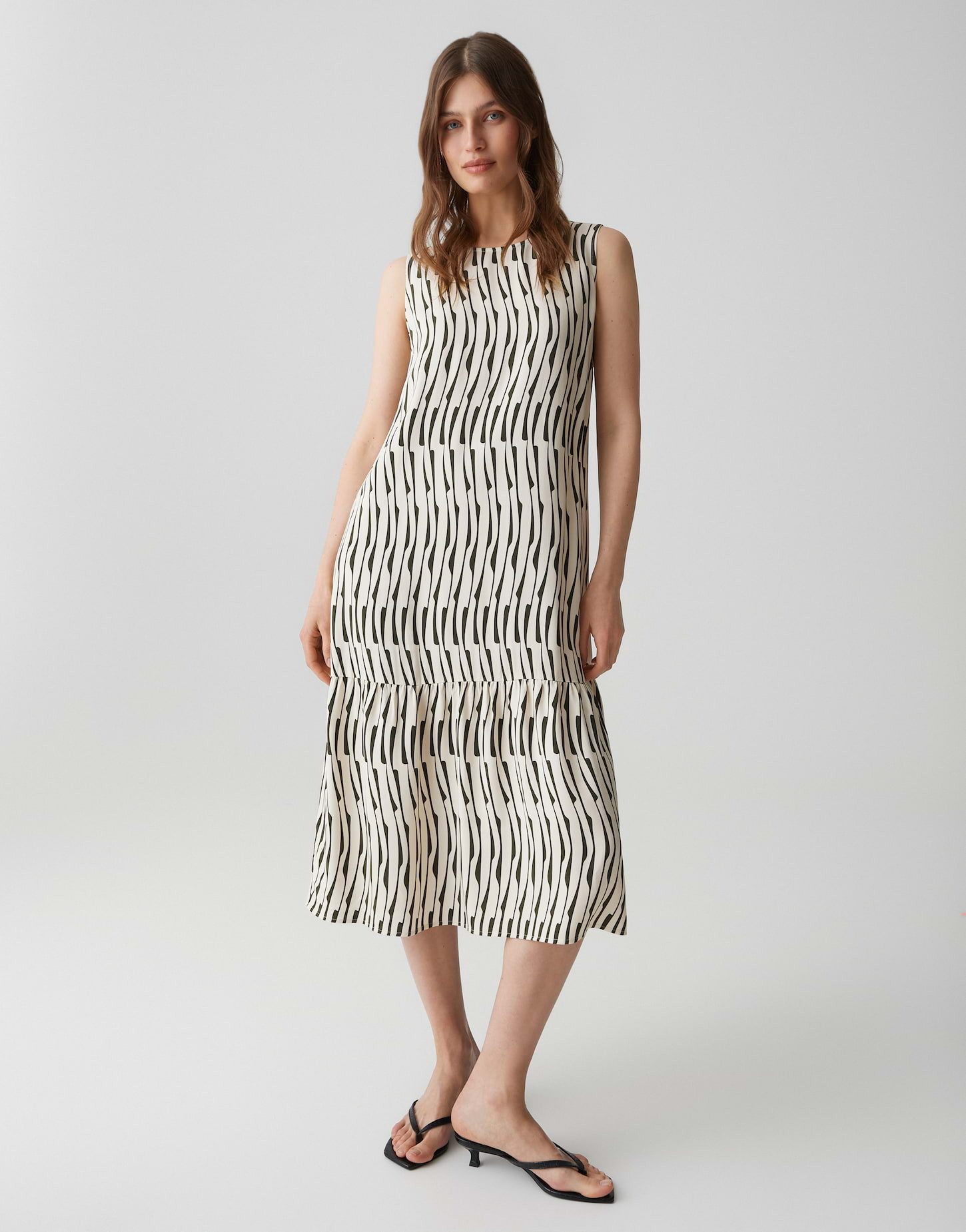OPUS Trägerkleid Wicy bamboo aus Webware mit fließendem Fall Perlmuttknöpfe verleihen dem Look feine Eleganz