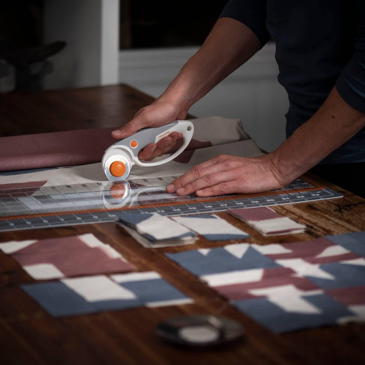 Fiskars Cuttermesser Fiskars Titan-Rollschneider Rollmesser mit Schlaufengriff, Rechts- und