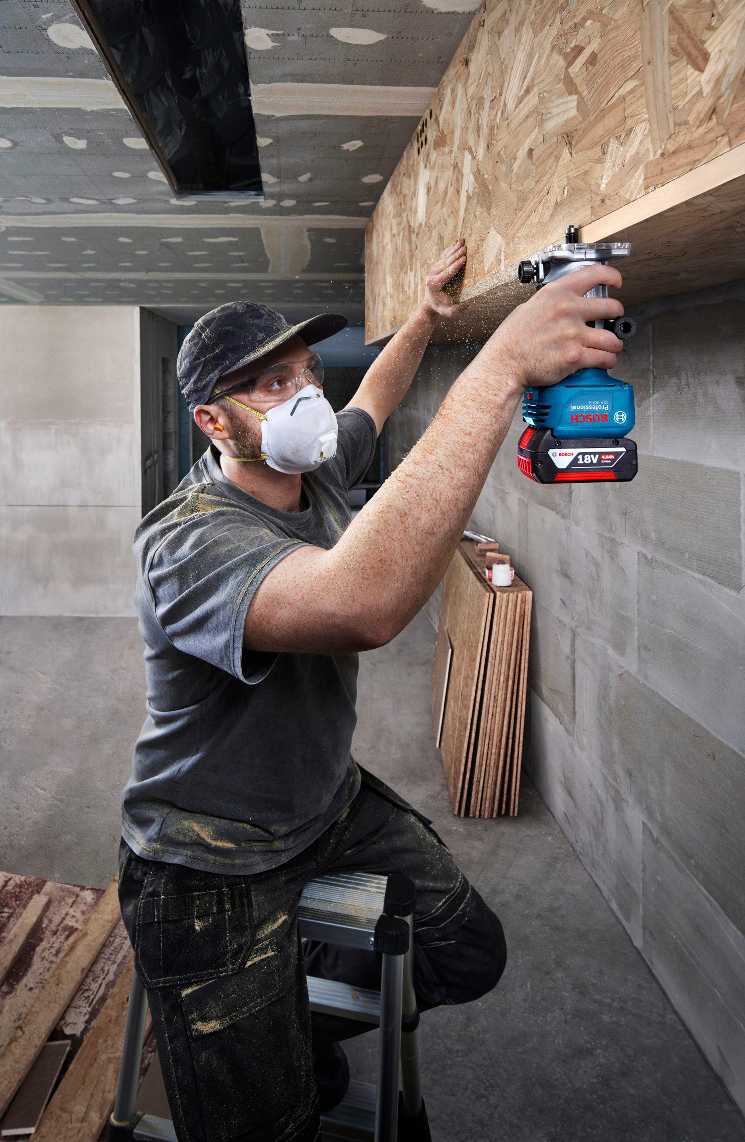 Bosch Professional Akku-Fräse GLF 18V-8, mit L-BOXX 136, ohne Akku und Ladegerät