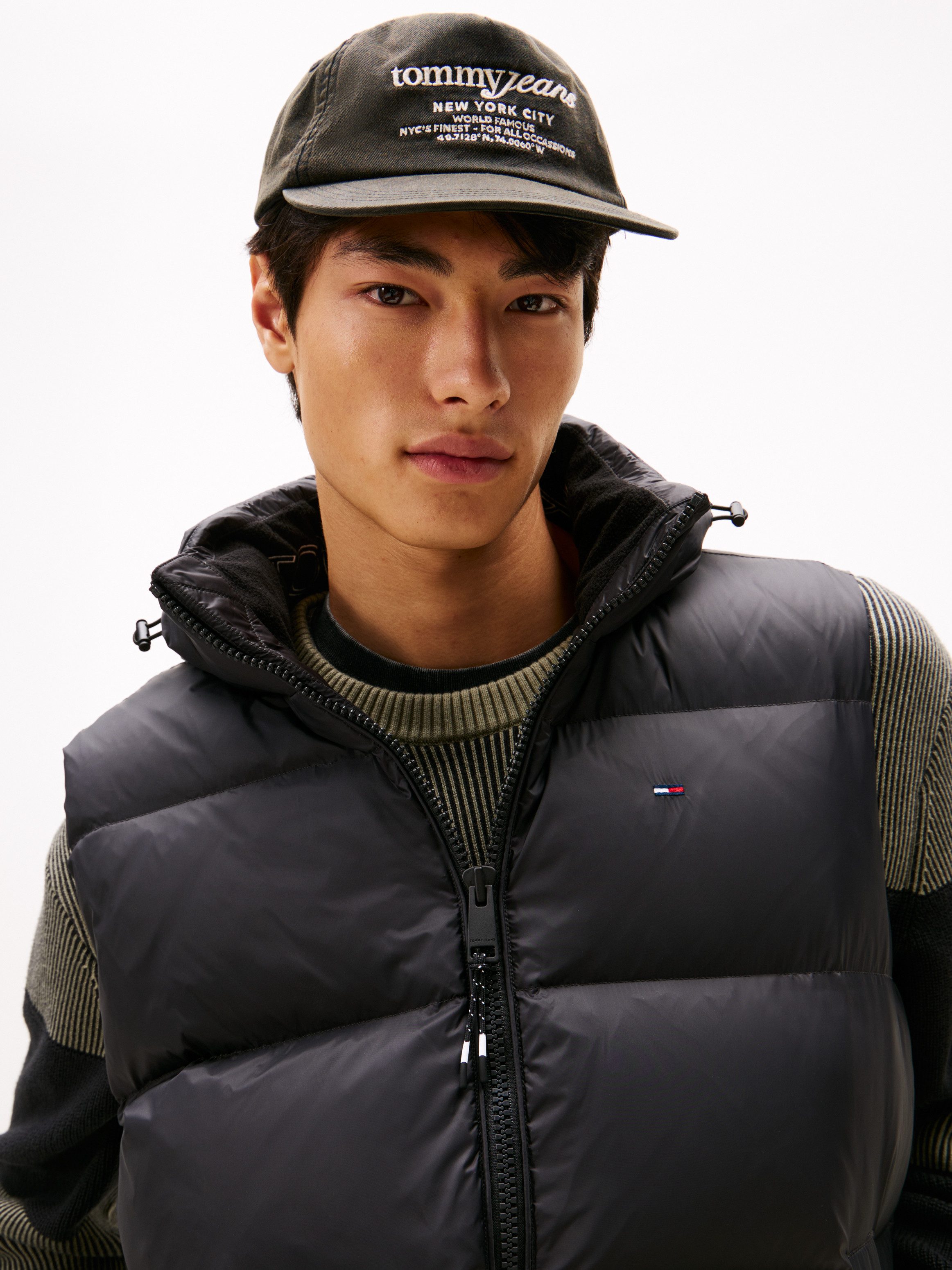 Tommy Jeans Steppweste TJM ESSENTIAL DOWN VEST EXT abnehmbare Kapuze mit Kordelzug