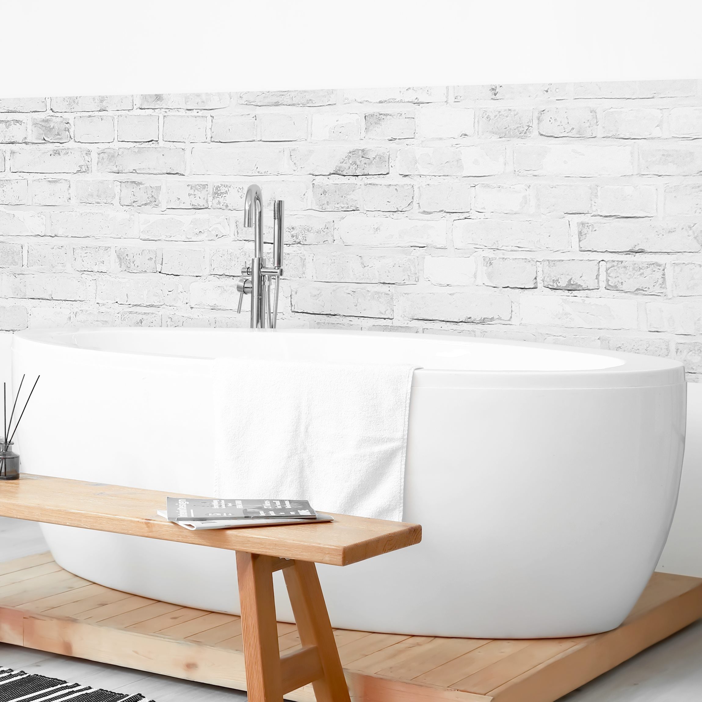 Bilderdepot24 Badrückwand weiss fugenlose Wandverkleidung Bad Shabby, (Hartfolie matt » Selbstklebend SMART 0,35 mm), wasserfestes Wandpaneel Weiße Backstein Mauer