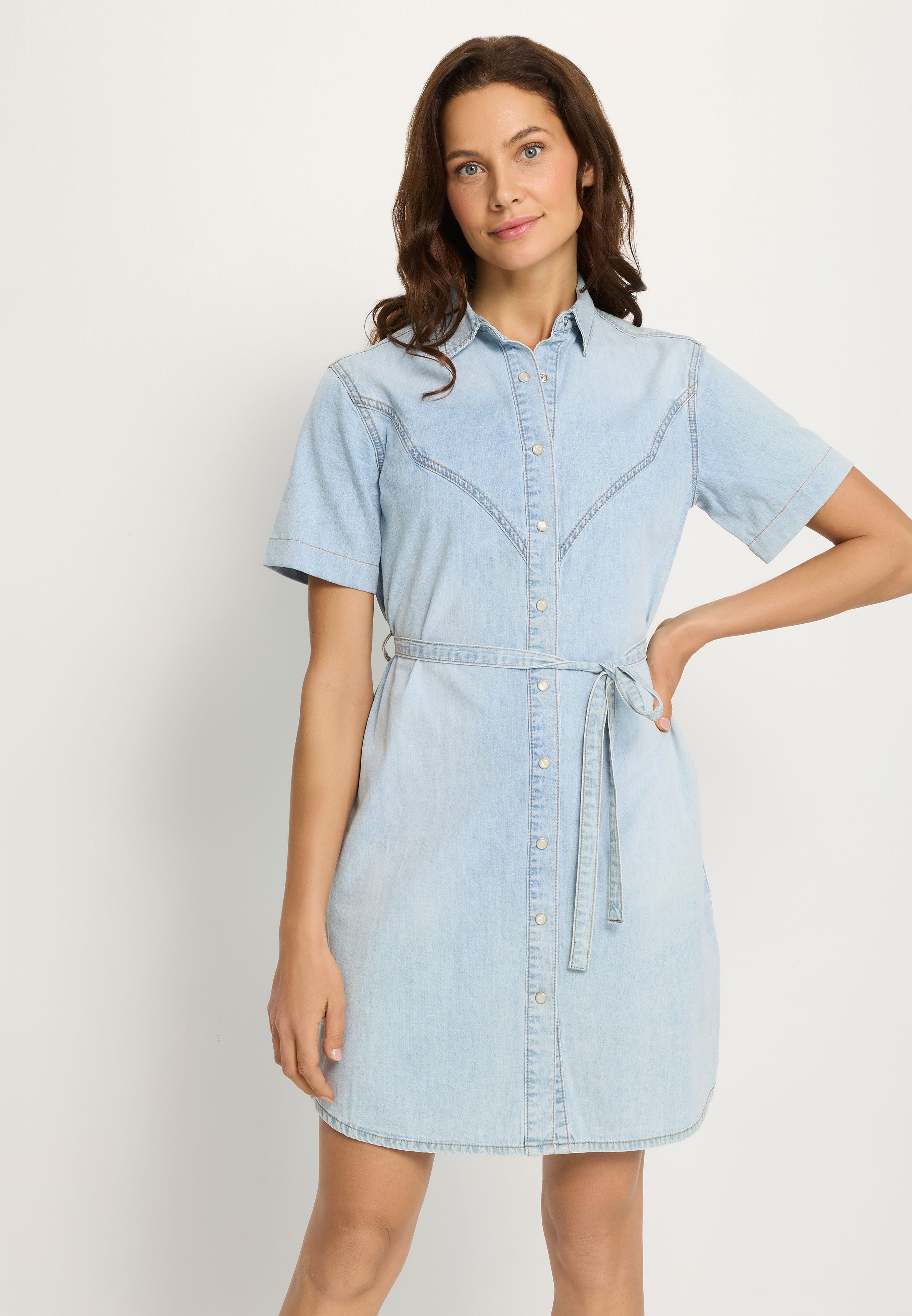 LASCANA Jeanskleid (mit Bindegürtel) in softer Denimqualität, modischer Western-Look