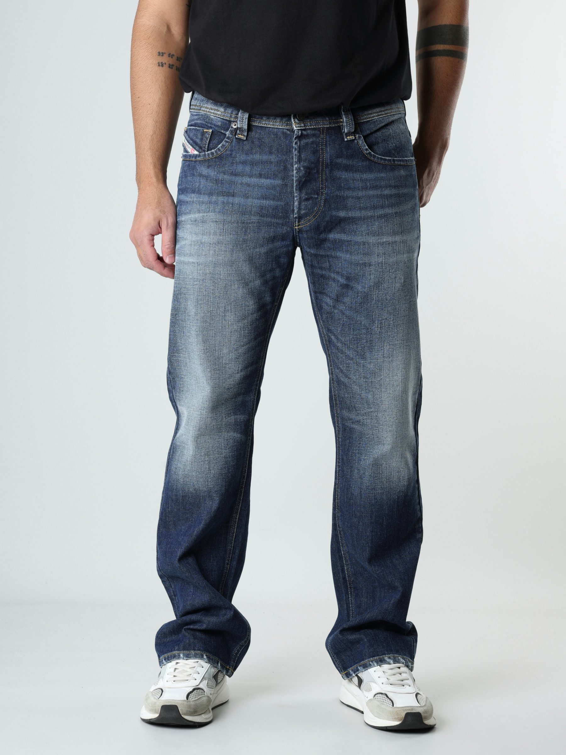 Diesel Straight-Jeans Regular Fit, gerade Beinform - Larkee-X niedrige Leibhöhe, geringer Stretch