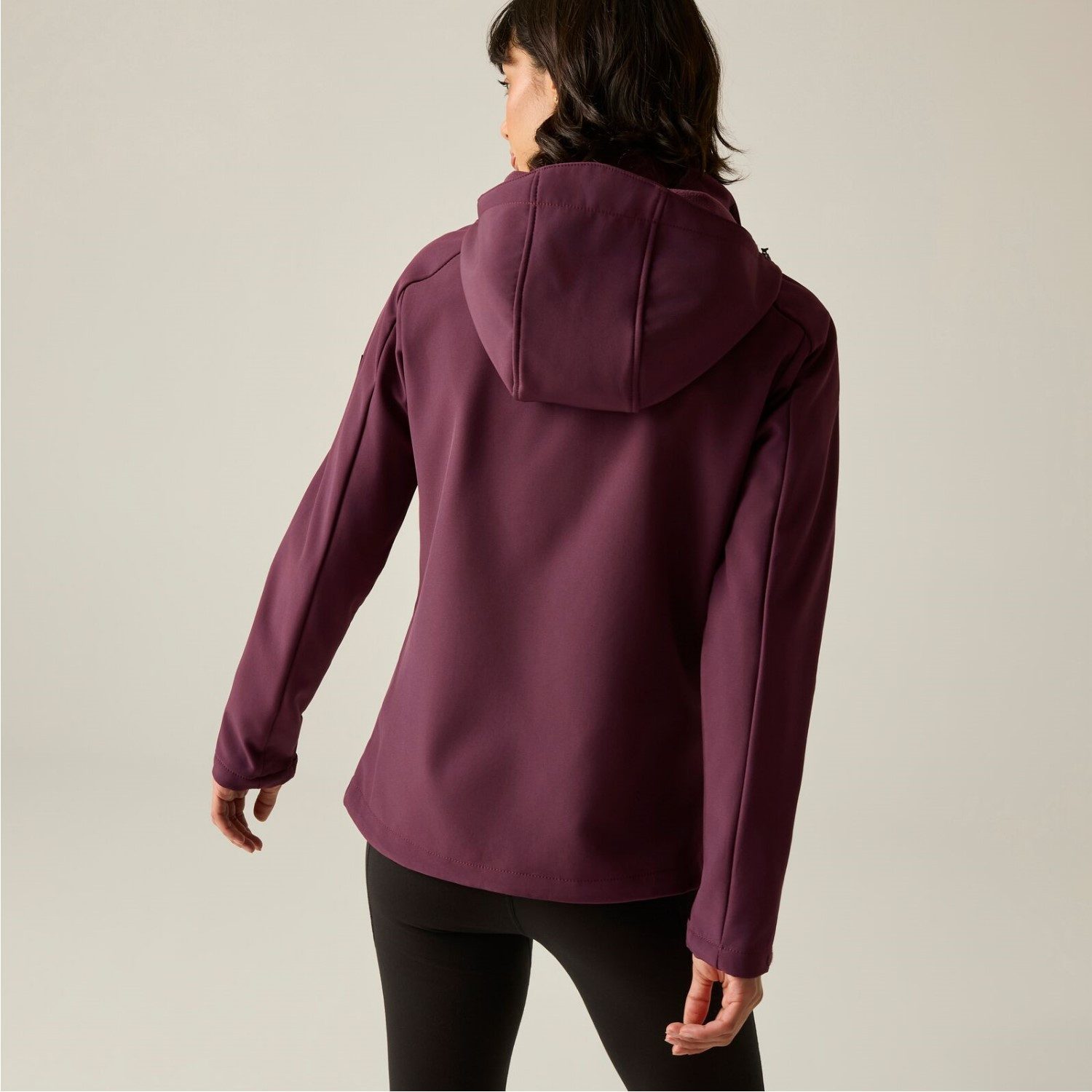 Regatta Softshelljacke Deyana mit abnhembare Kapuze – Bild 4 von 5