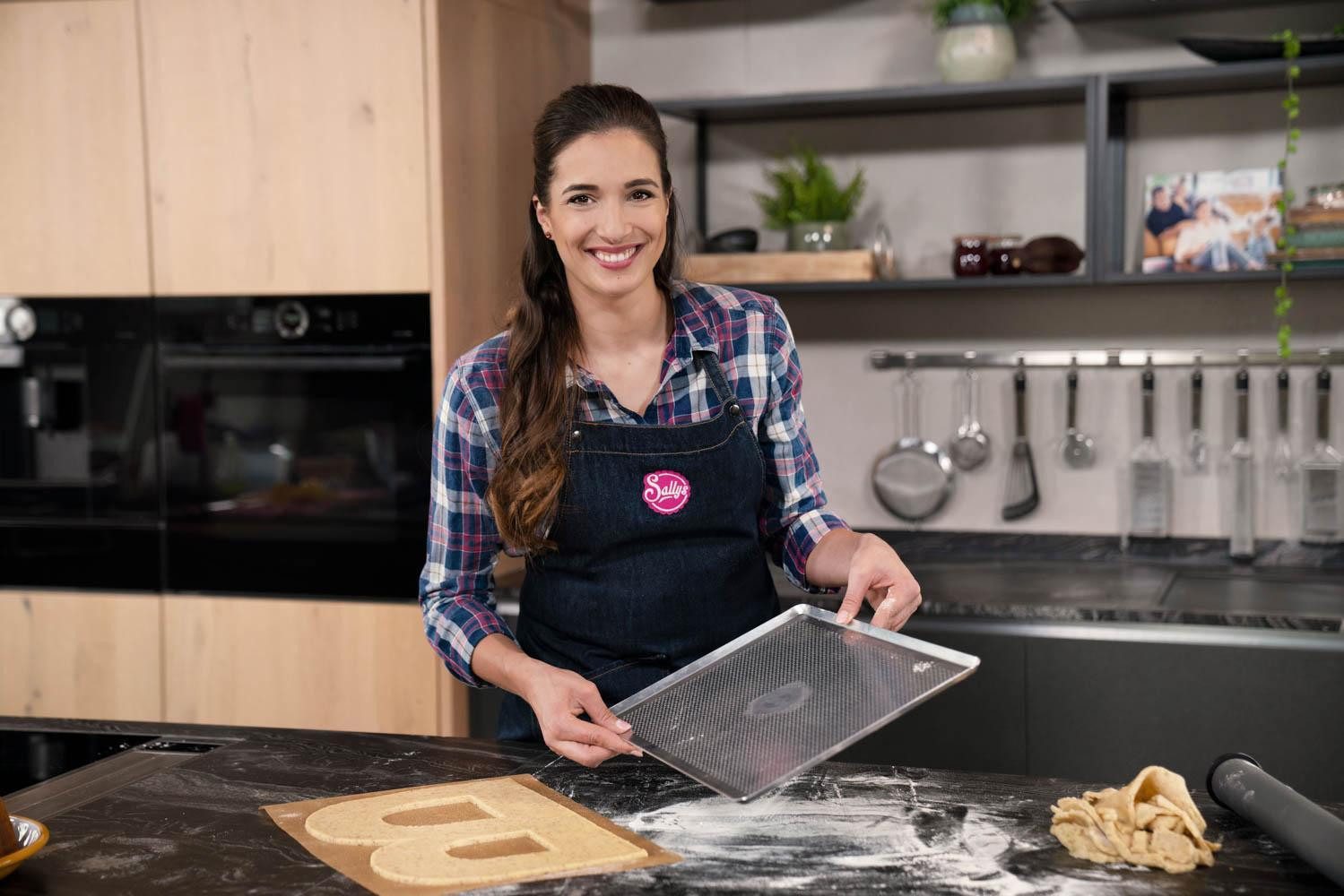 Sallys Backblech aus unbeschichtetes Aluminium, hitzebeständig bis 250 °C, Aluminium, Perforiertes Design