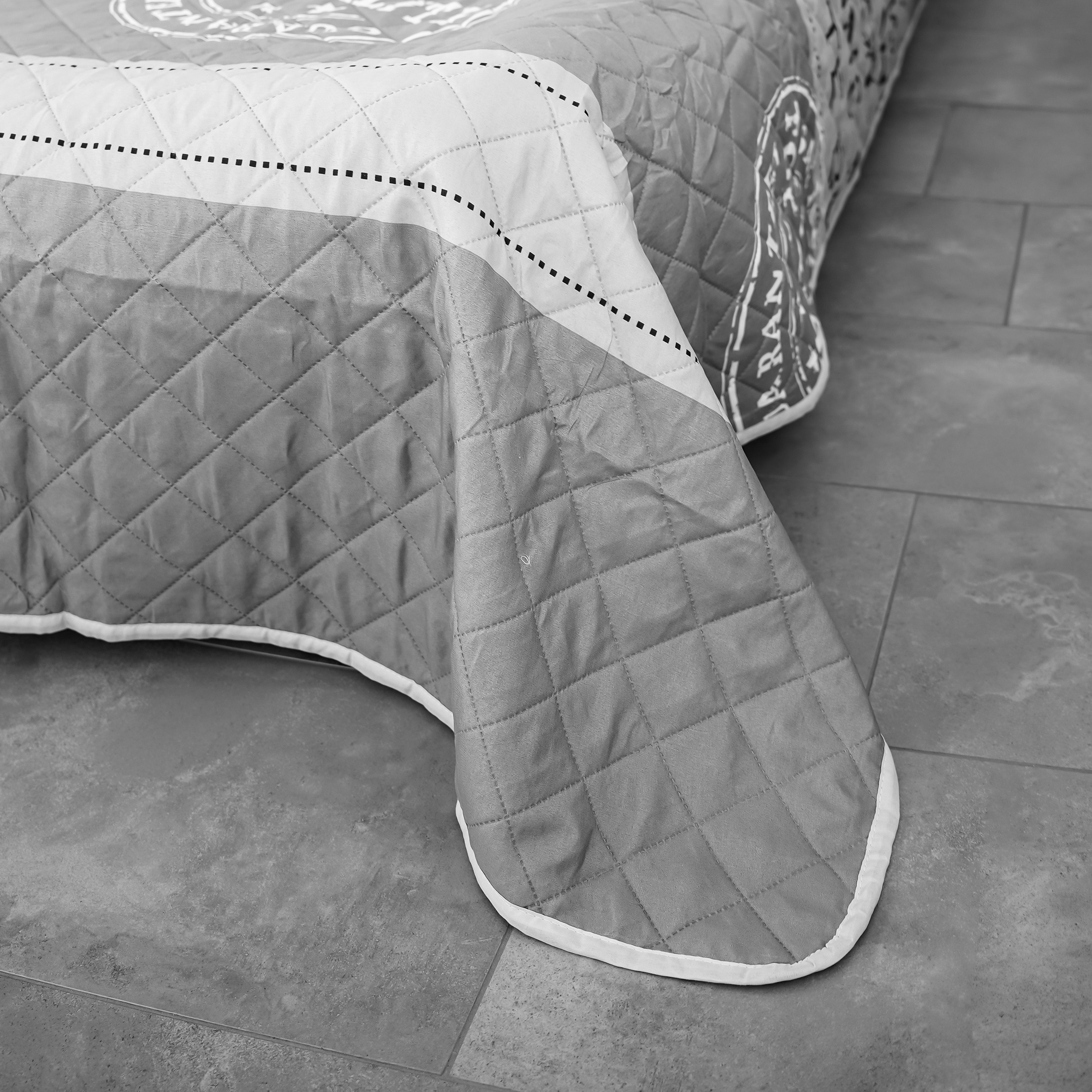 COFI 1453 Tagesdecke Tagesdecke in Grau GoodNight-Motiv aus 100% Polyester