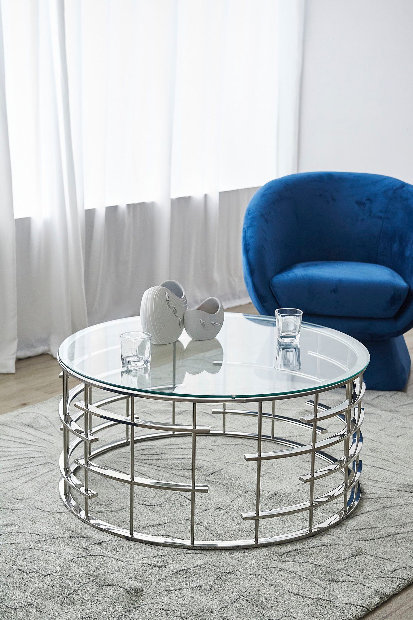 SalesFever Couchtisch Glastisch: Stil und Funktionalität Wohnzimmertisch, Gestell gefertigt aus rostfreiem Edelstahl