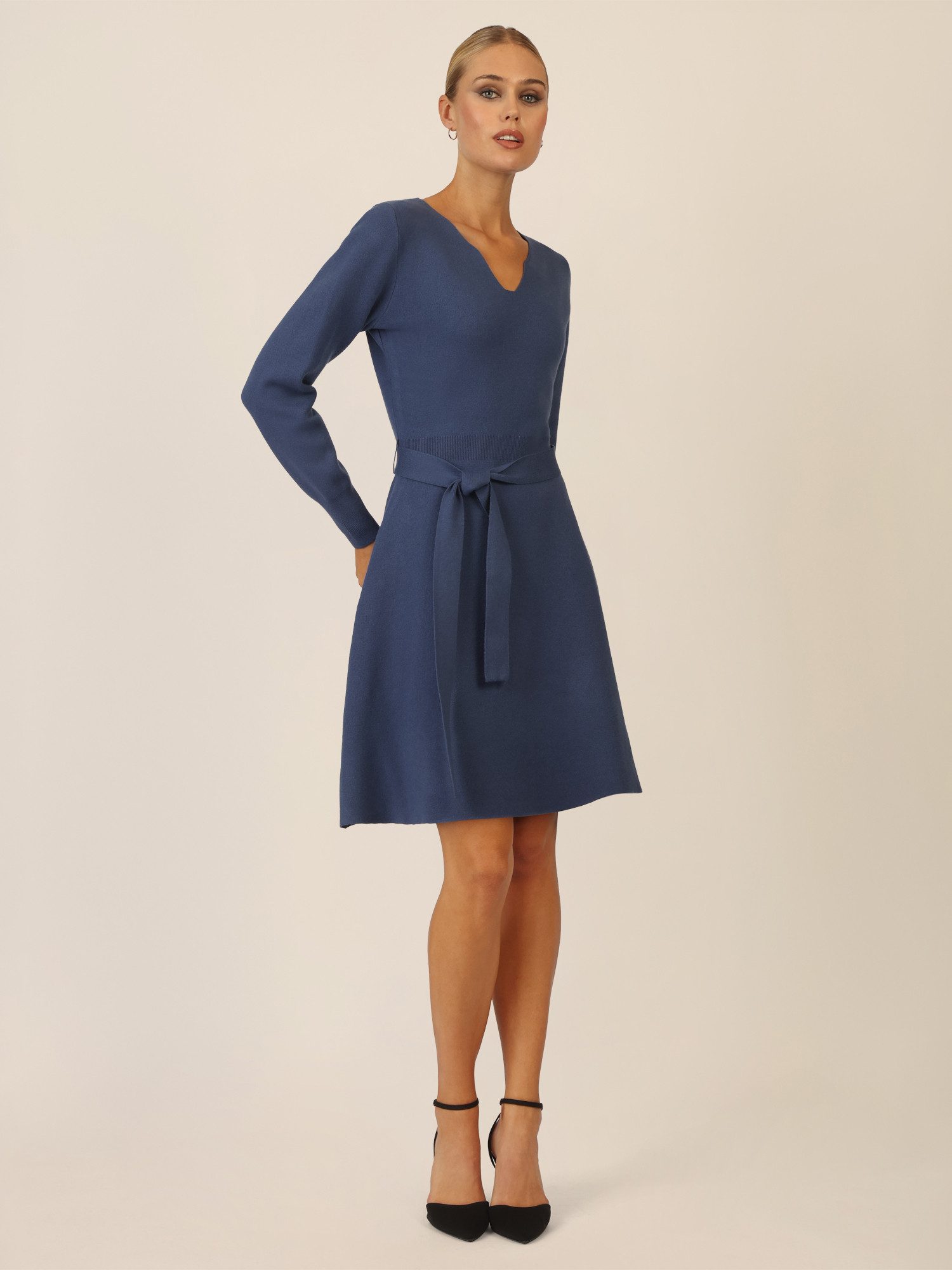 Apart Strickkleid mit V-Ausschnitt günstig online kaufen