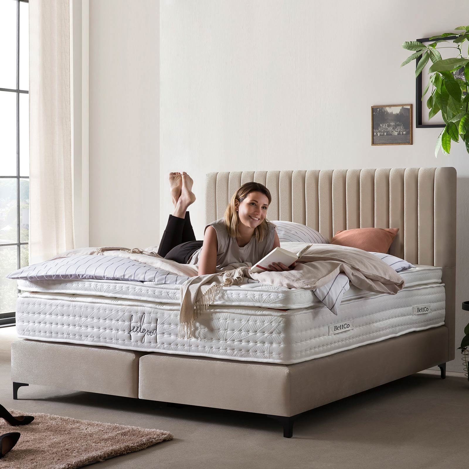 BettCo Boxspringbett Paris (in Beige Samt, 140 x 200 cm), Pfeifensteppung, Topper optional, Metallfüße