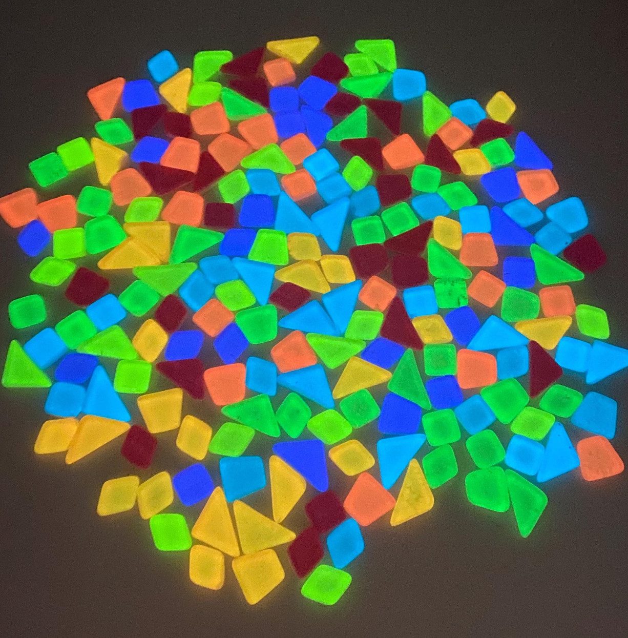 Armena Mosaikfliesen Glow in dark Irregula Glasmosaikfliesen Basteln DIY Handwerk 150g, mix Farben
