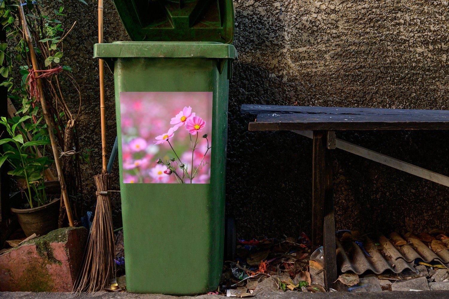MuchoWow Wandsticker Blumen - Draußen Sticker, (1 Mülleimer-aufkleber, Rosa - St), Container, Mülltonne, Abfalbehälter