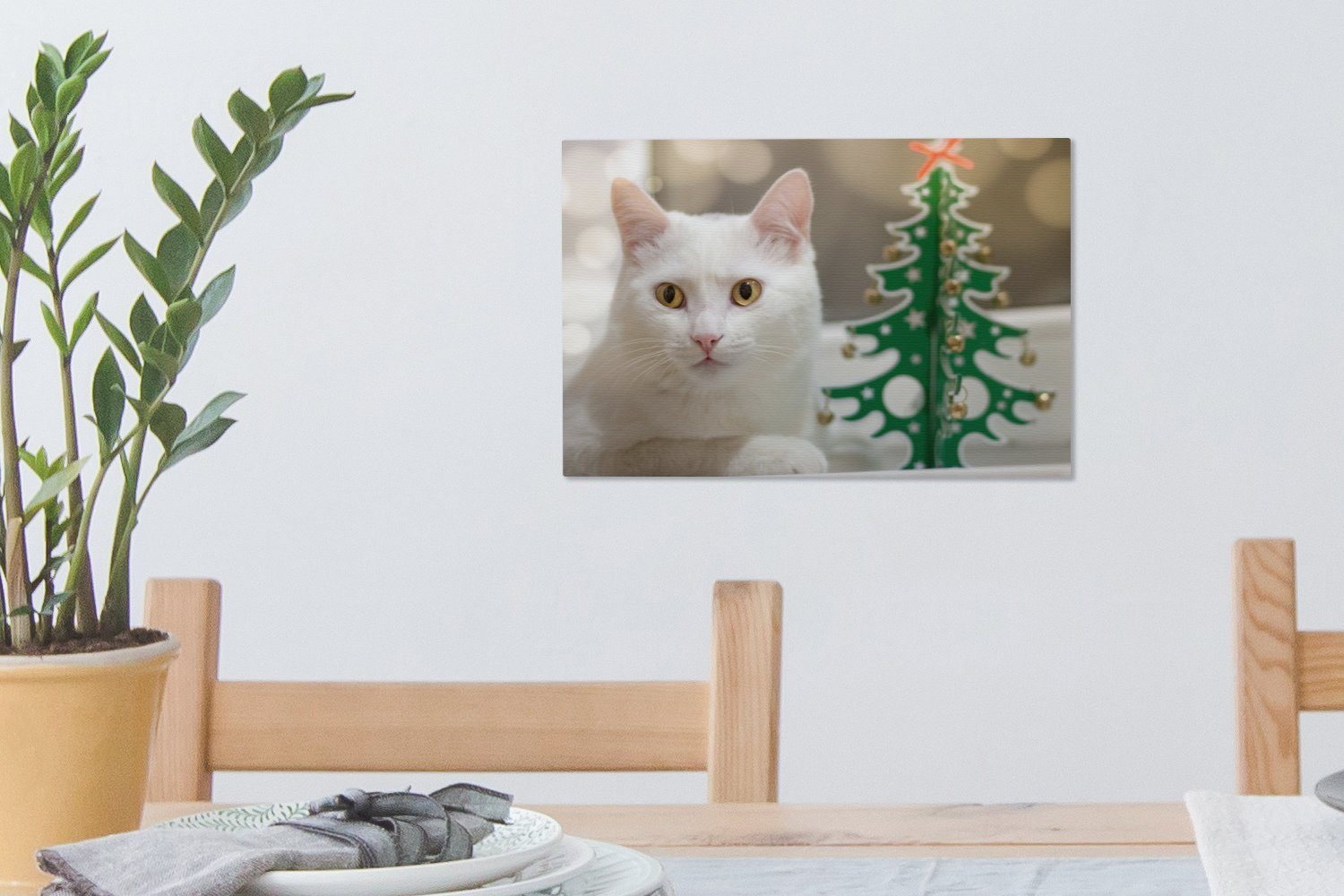 neben einem Papierweihnachtsbaum Leinwandbild 30x20 Leinwandbilder, liegend, OneMillionCanvasses® cm St), Katze Aufhängefertig, Wandbild (1 Weiße Wanddeko,