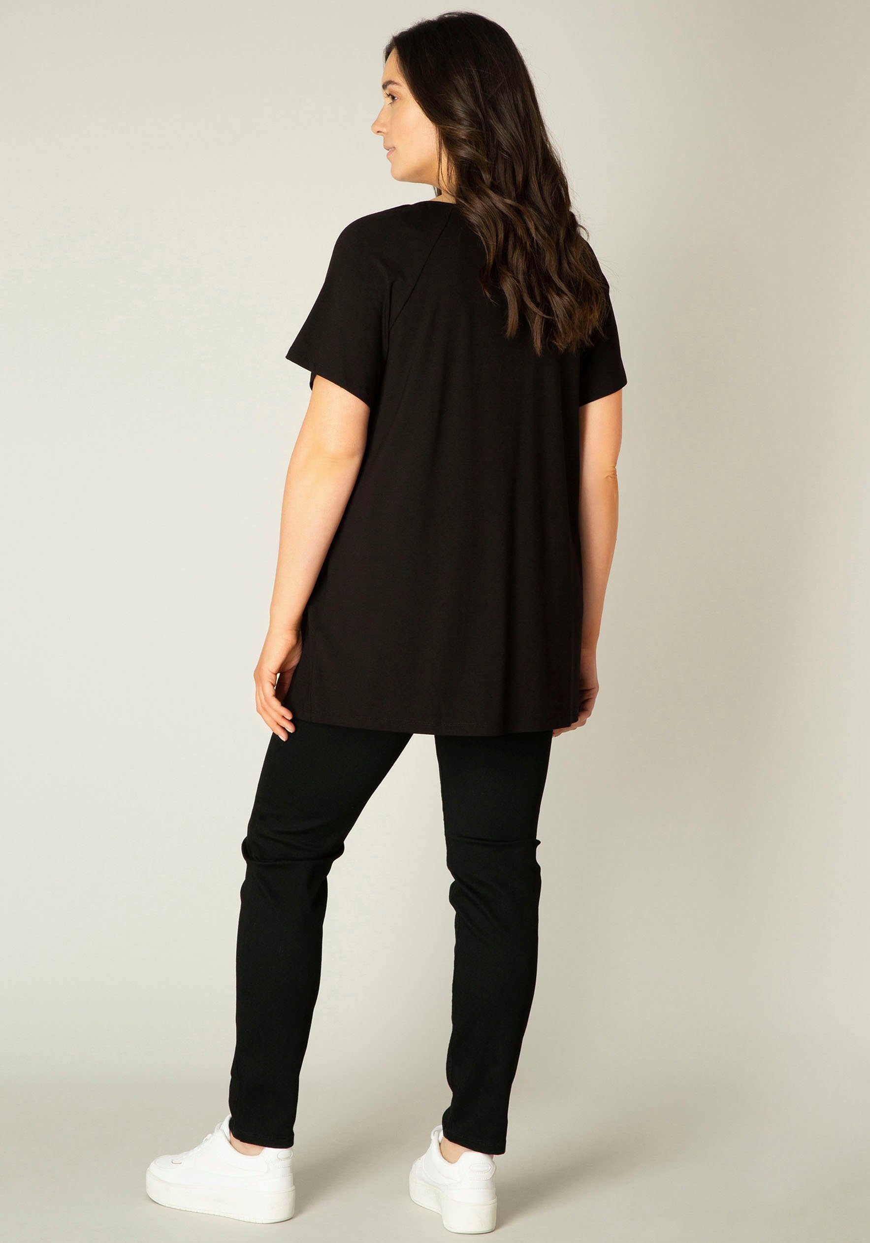 Base Level Curvy T-Shirt Yokia In black formstabiler Baumwoll-Mischqualität