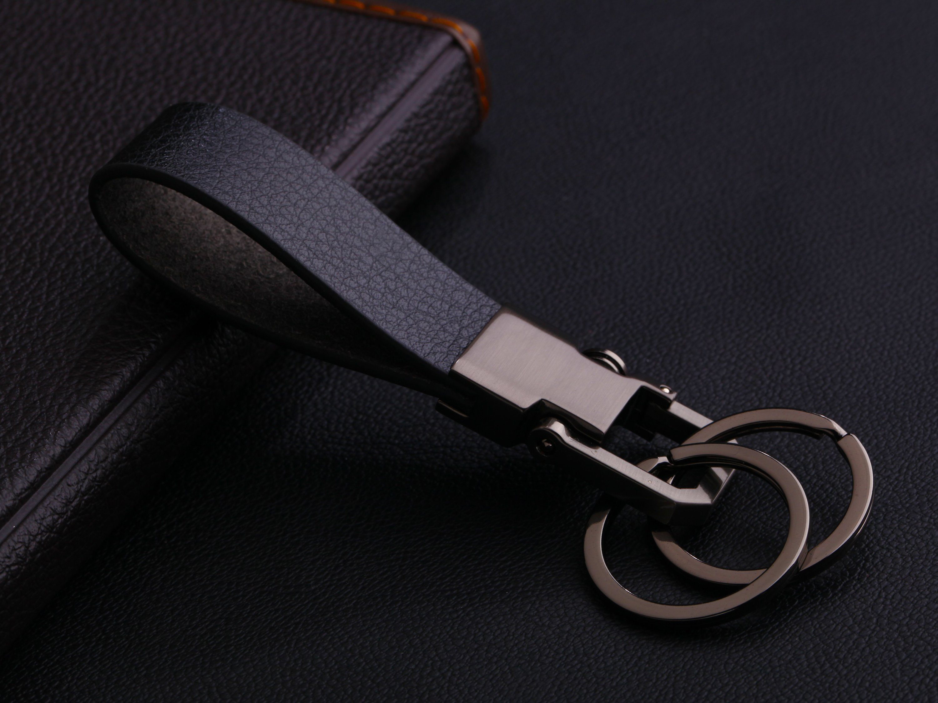 Cerbery Schlüsselanhänger Schlüsselanhänger aus Leder mit Ringen und Gesche günstig online kaufen