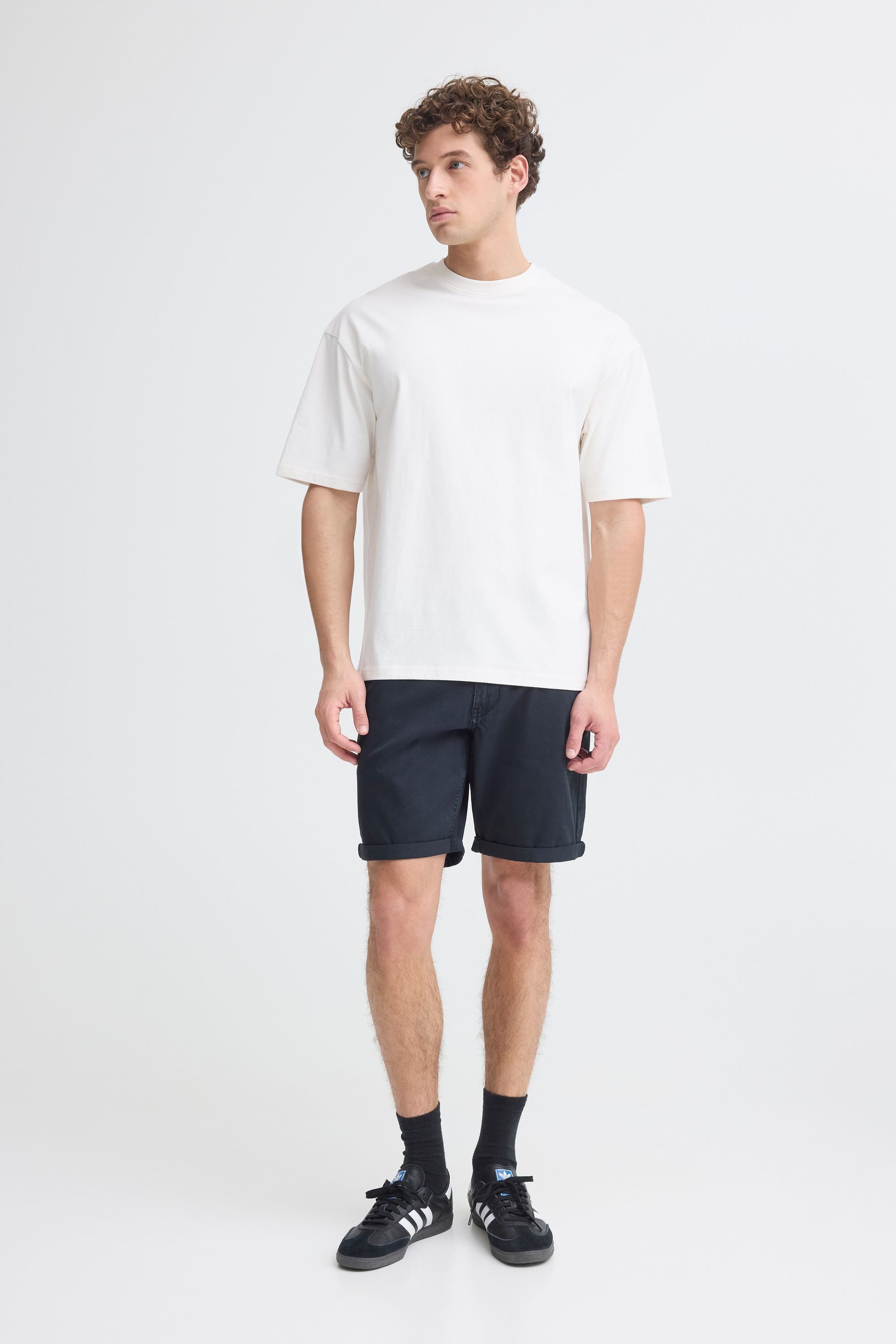 Indicode Rundhalsshirt IDValmon Lockeres T-Shirt mit Backprint - Oversized Fit