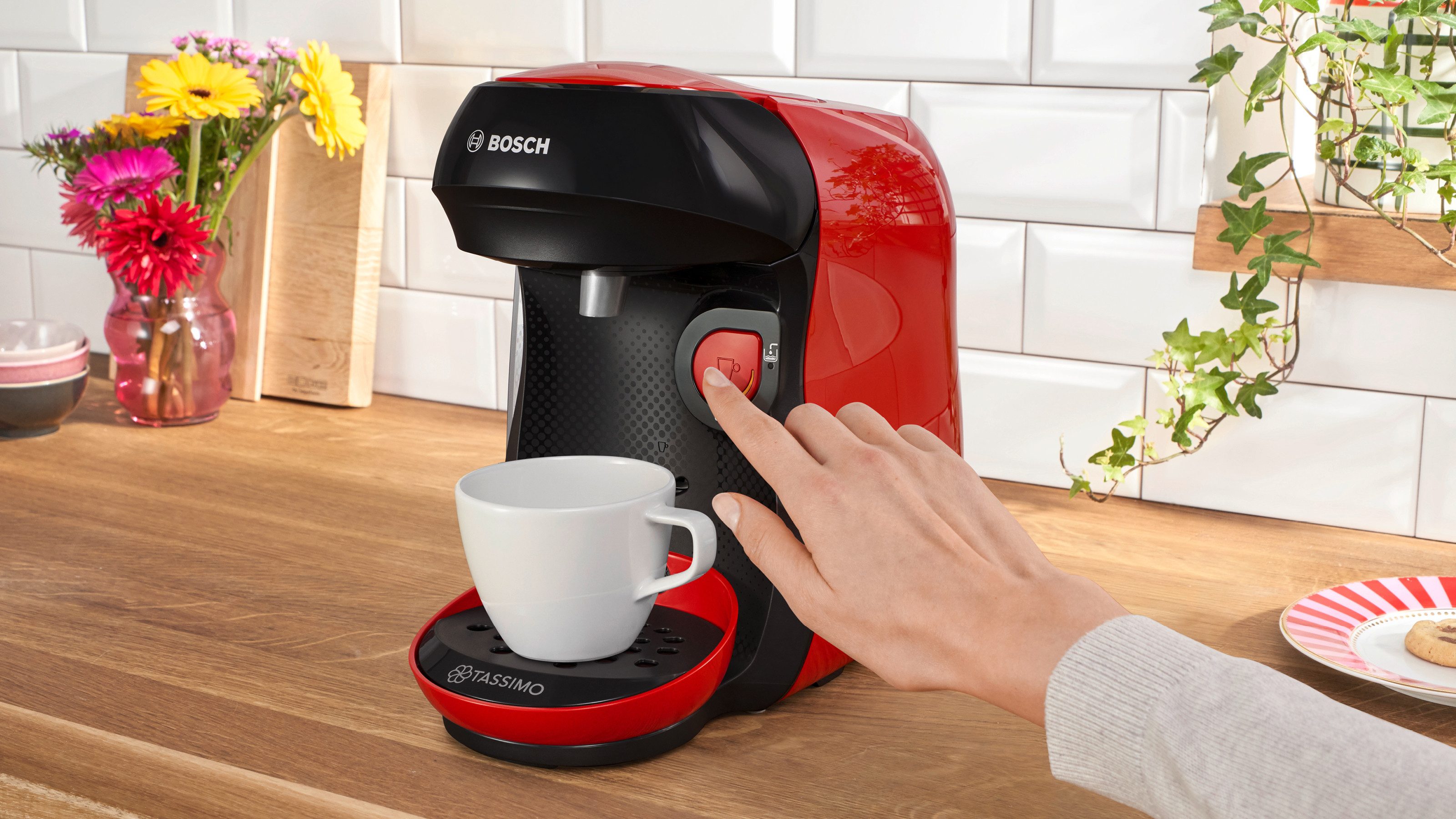 TASSIMO Kapselmaschine happy friendly TAS107E, über 70 Getränke, platzsparend, geeignet für alle Tassen, Wassertank 0,7 L, schwarz