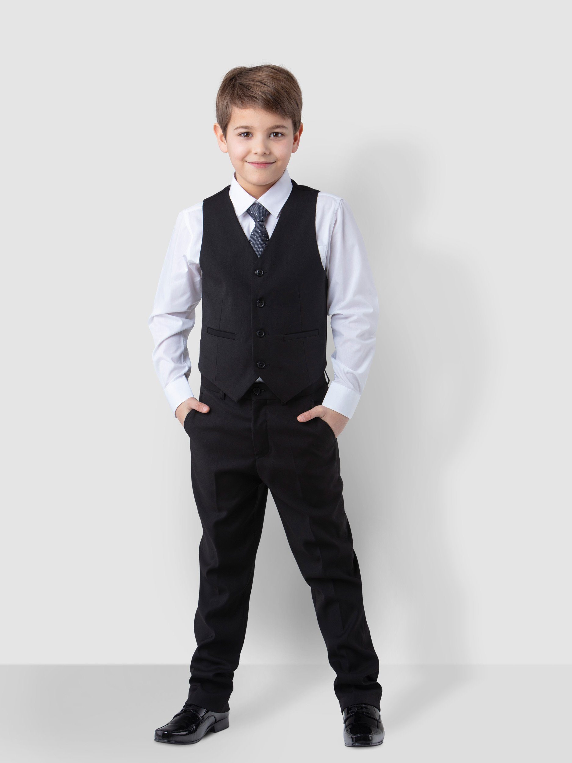 SANDER STELLAN Kinderanzug Luxuriöser Jungen Anzug Kommunionanzug 6-teilig, in Schwarz (Sakko, Weste, Hemd, Hose, Krawatte und Einstecktuch) festlich, elegant