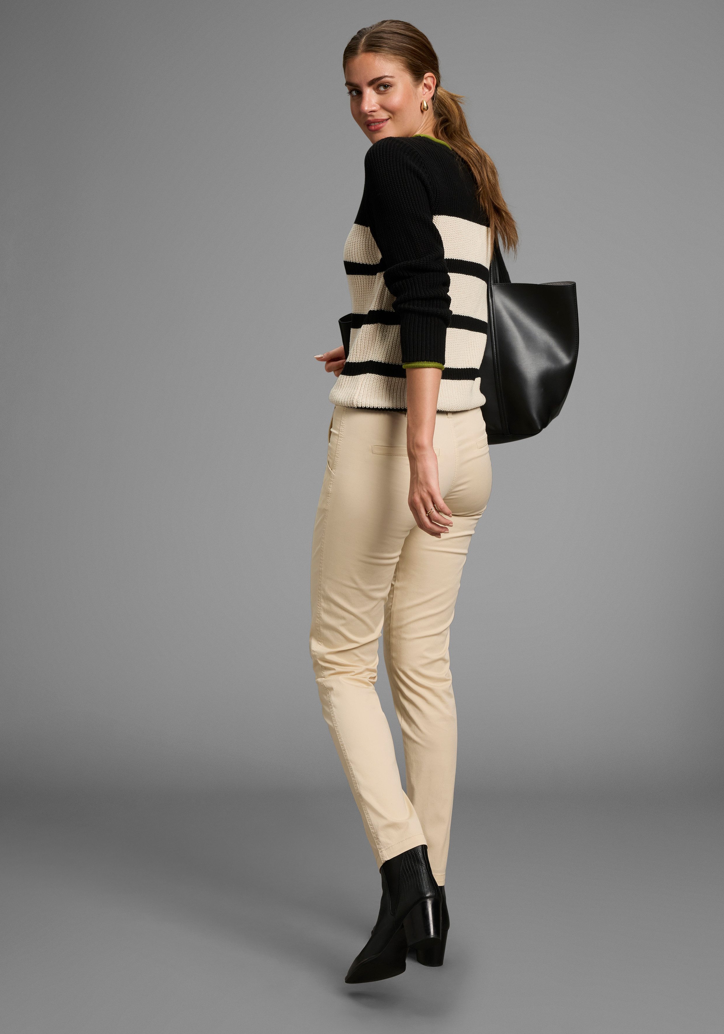 Zum Outfit 7