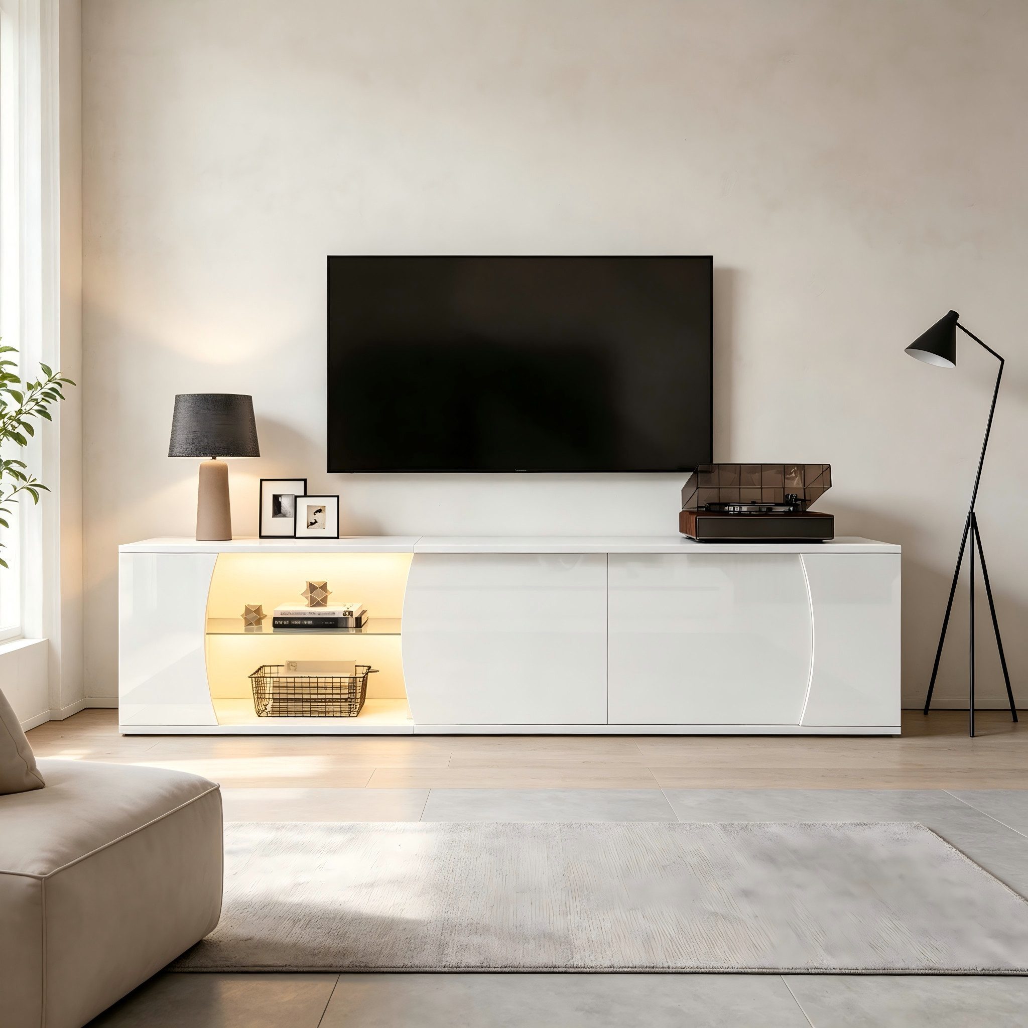 KLAM HOME Lowboard Weißer TV-Schrank 180cm mit LED & Glas, passend für 80-Zoll-Fernseher (Modernes Lowboard mit Hochglanz-Oberfläche und praktischem Stauraum), Stilvoller TV-Ständer mit LED-Beleuchtung für Ihr Wohnzimmer