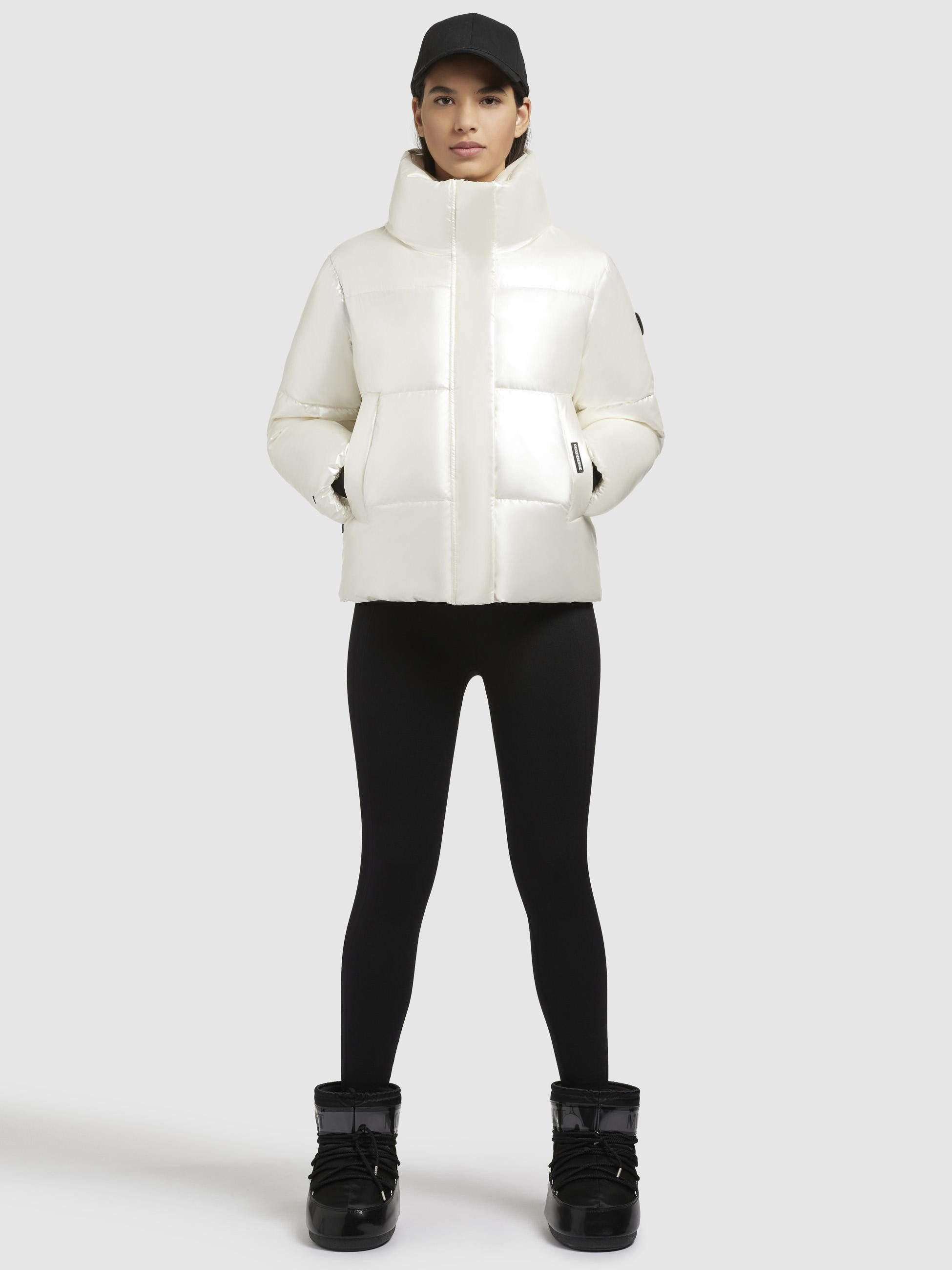 khujo Steppjacke Rinja Shiny-YM Glänzende kurze Winterjacke für Damen