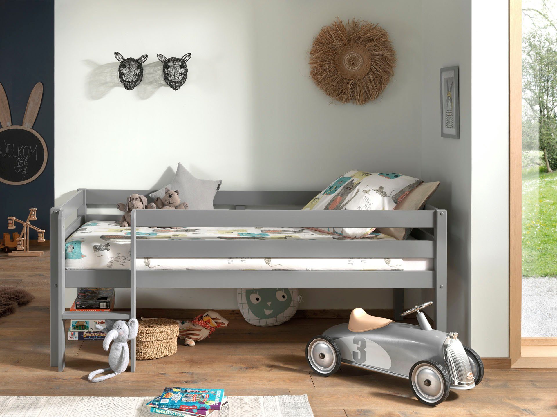 Vipack Spielbett Pino, Kiefer massiv, Liegefläche 90/200, Made in Europe (inkl. Leiter, Absturzschutz, 2 Farben zur Auswahl), inkl. Rolllattenrost, wahlweise mit oder ohne Rutsche