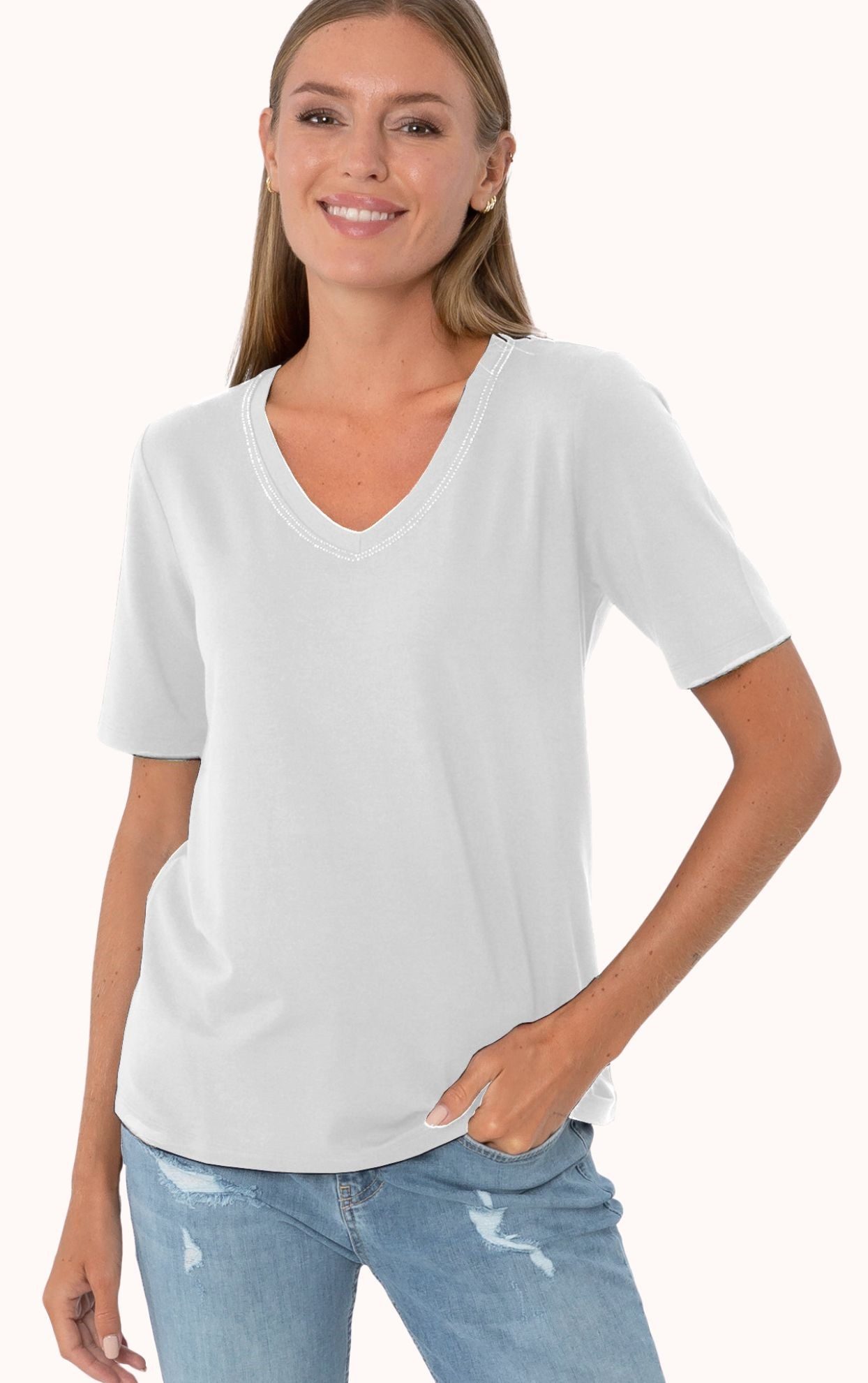 Estefania for woman Kurzarmshirt 194-1261, Basic Shirt mit V-Ausschnitt und Strassbesatz