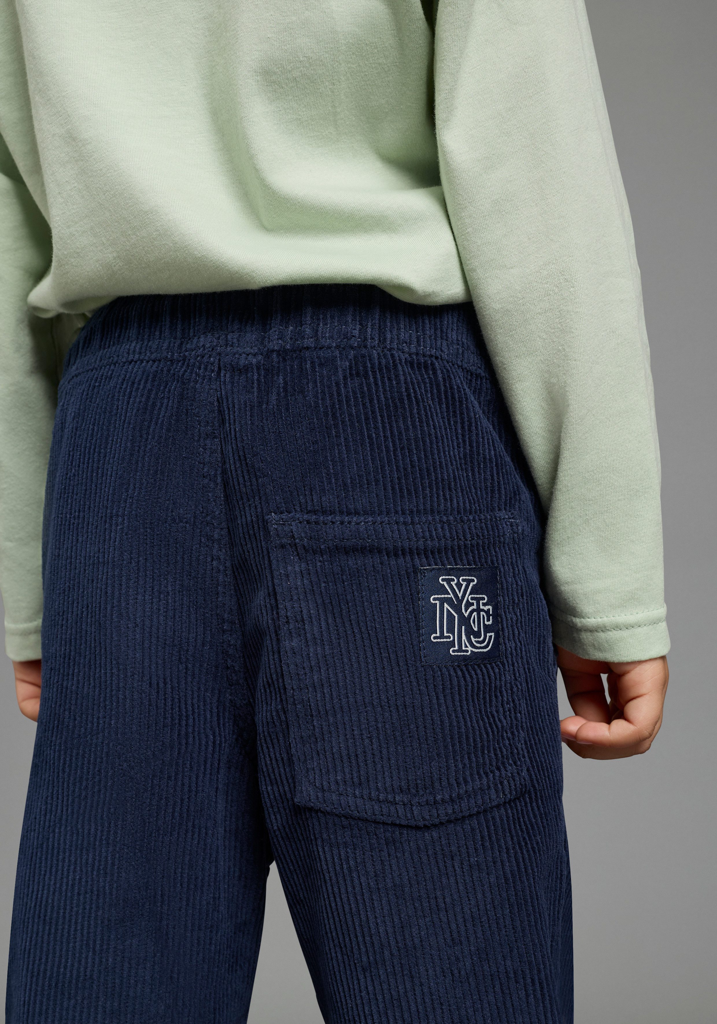 KIDSWORLD Cordhose Breitcord-Cordhose lange, gerade Passform, für Jungen, modischer Basic-Style