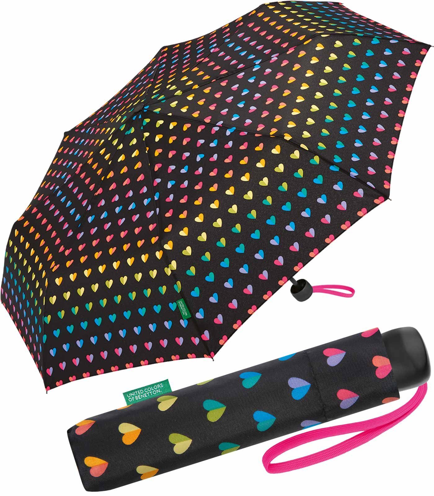 United Colors of Benetton Langregenschirm stabiler, manueller Taschenschirm mit Handöffner, mit regenbogen-farbigem Herzen-Muster