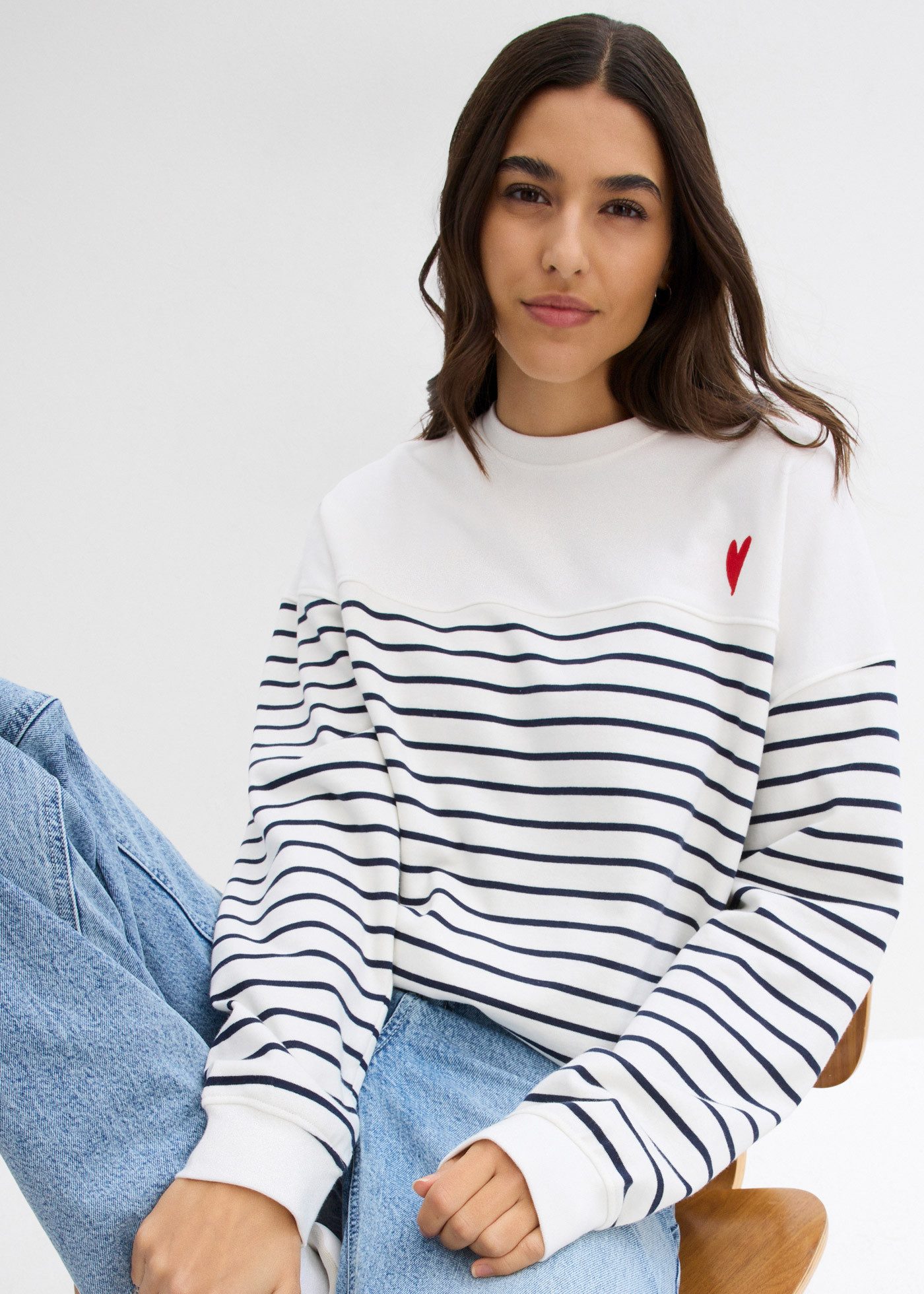 bonprix Sweatshirt Oversize Passform, gestreiftes Design im bretonischen Stil