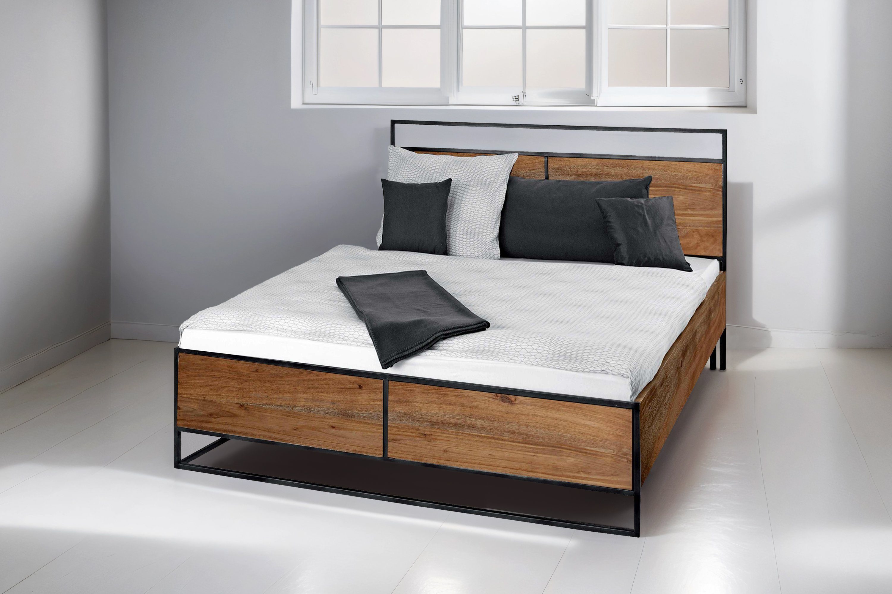 SAM® Holzbett Finn, massives Akazienholz, mit Metallrahmen, optimaler Liegekomfort