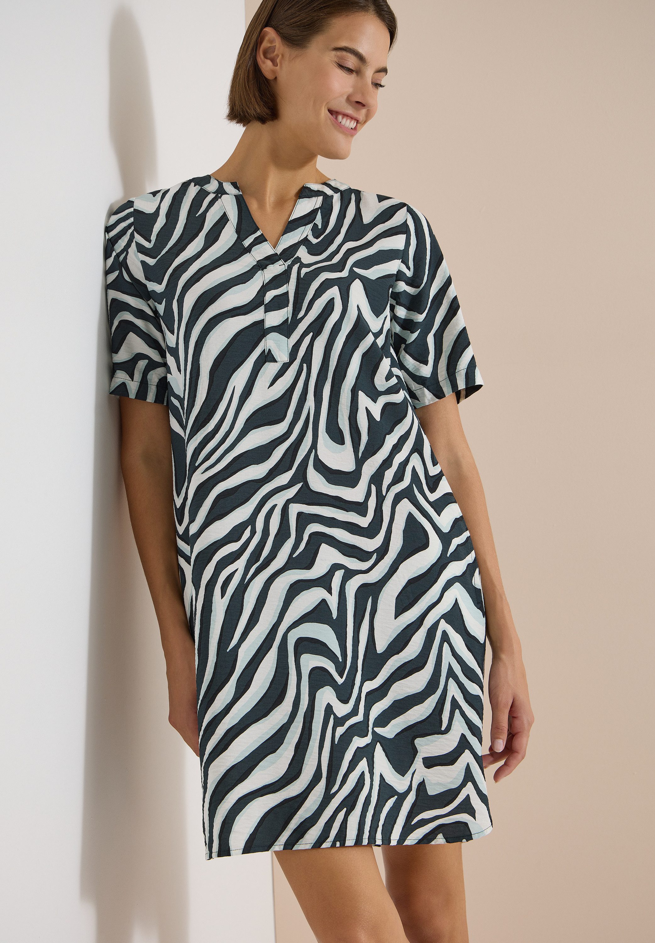 CECIL Sommerkleid Split Neck, abstrahierter Zebraprint, Viskosemix, Sommerkleid