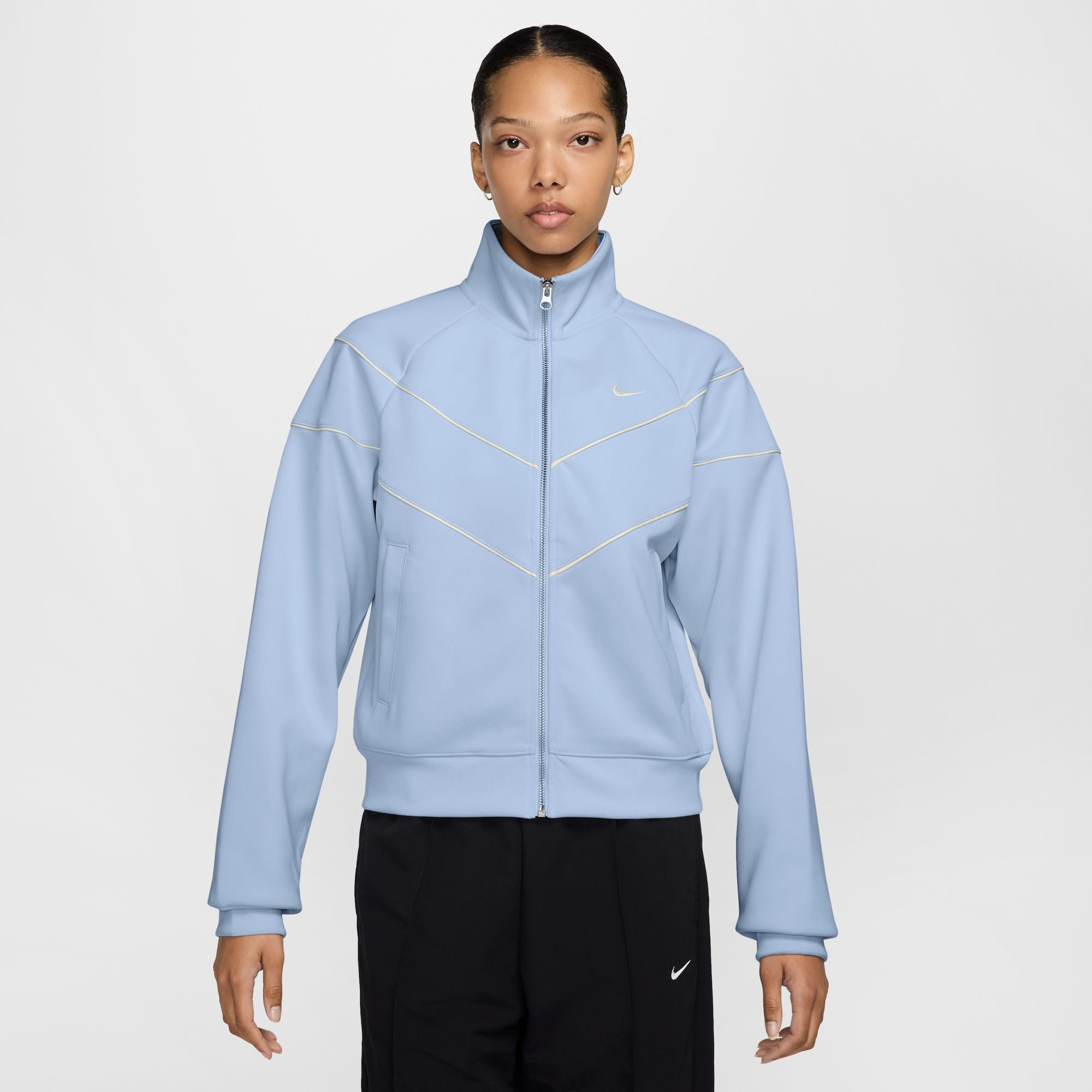 Nike Sportswear Trainingsjacke W NSW NK WR POLY KNIT JKT mit Stehkragen, wasserabweisend und windabweisend