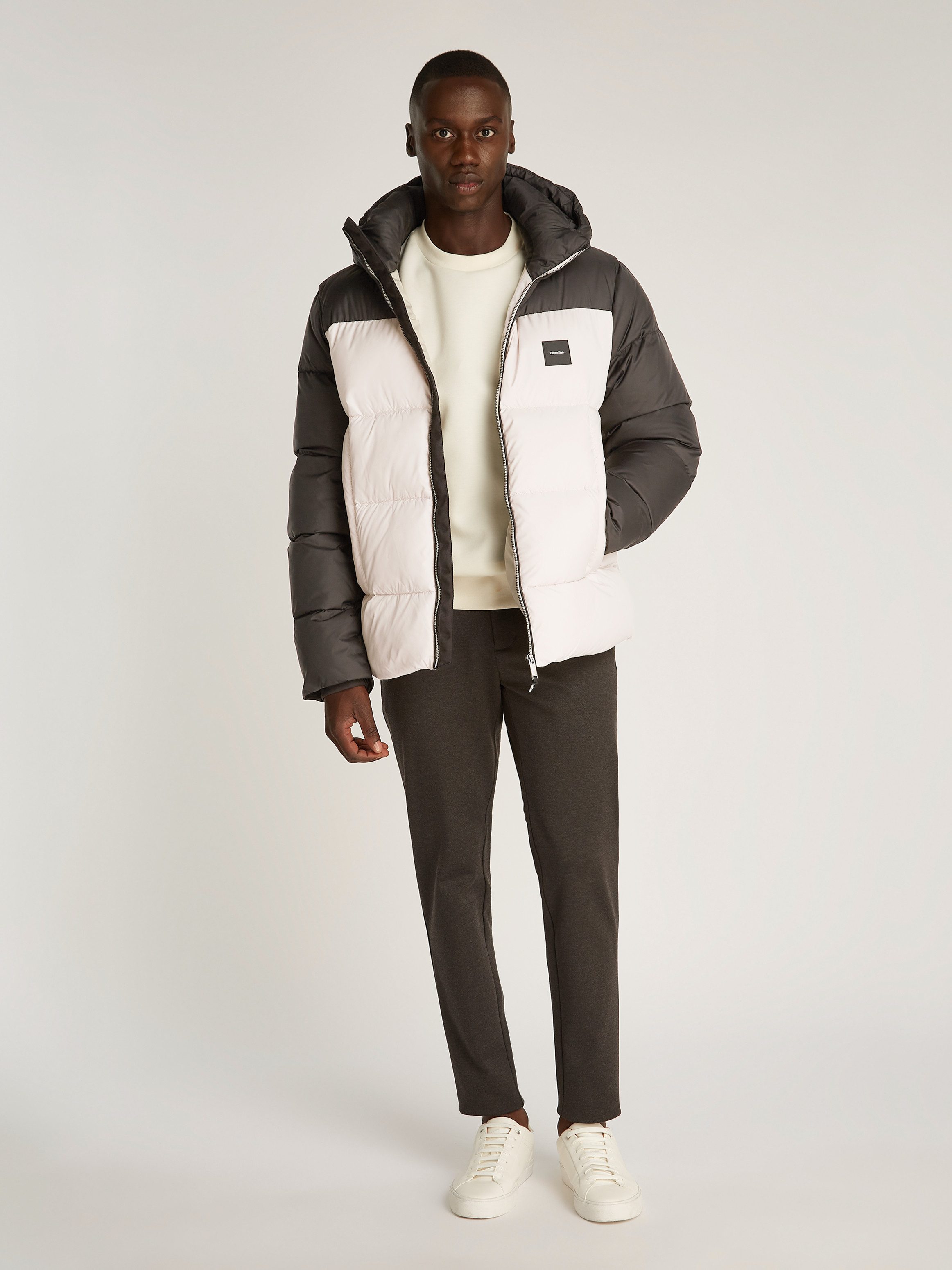 Calvin Klein Outdoorjacke HOODED QUILT COLOR-BLOCK PUFFER mit Logopatch