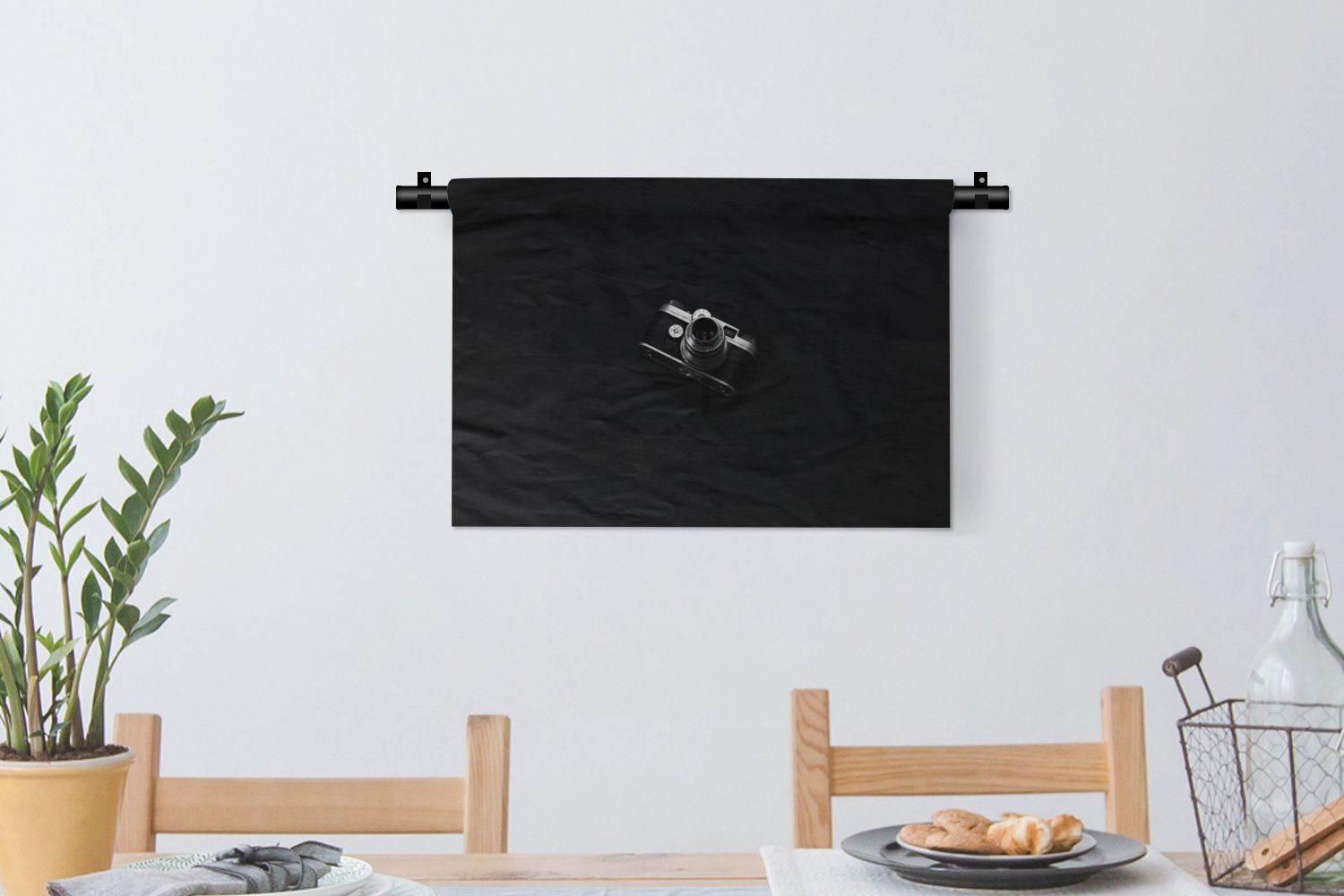 MuchoWow Wanddekoobjekt Schwarz - Design Wandbehang, Schlafzimmer, Wanddeko - Weiß, Kleid, Wohnzimmer, für Kinderzimmer Kamera 