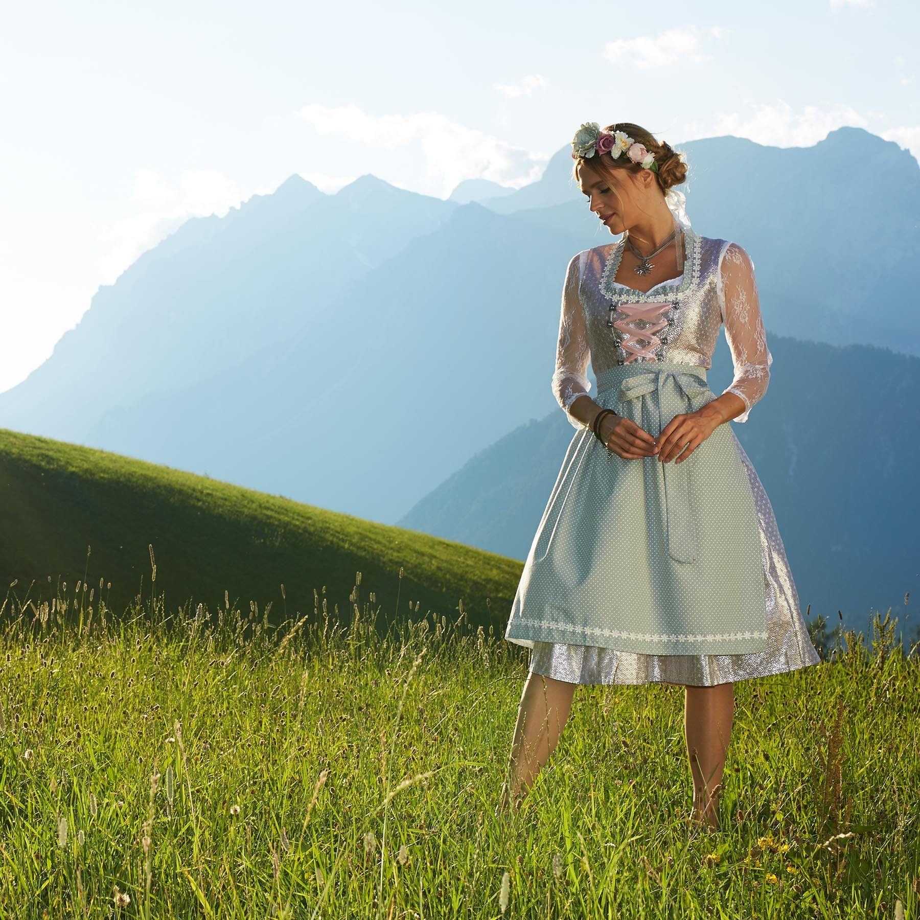 dressforfun Dirndl Frauenkostüm Midi-Dirndl Oberammergau Modell 1 Tailliert geschnittenes, kurzes Dirndl in edler Optik