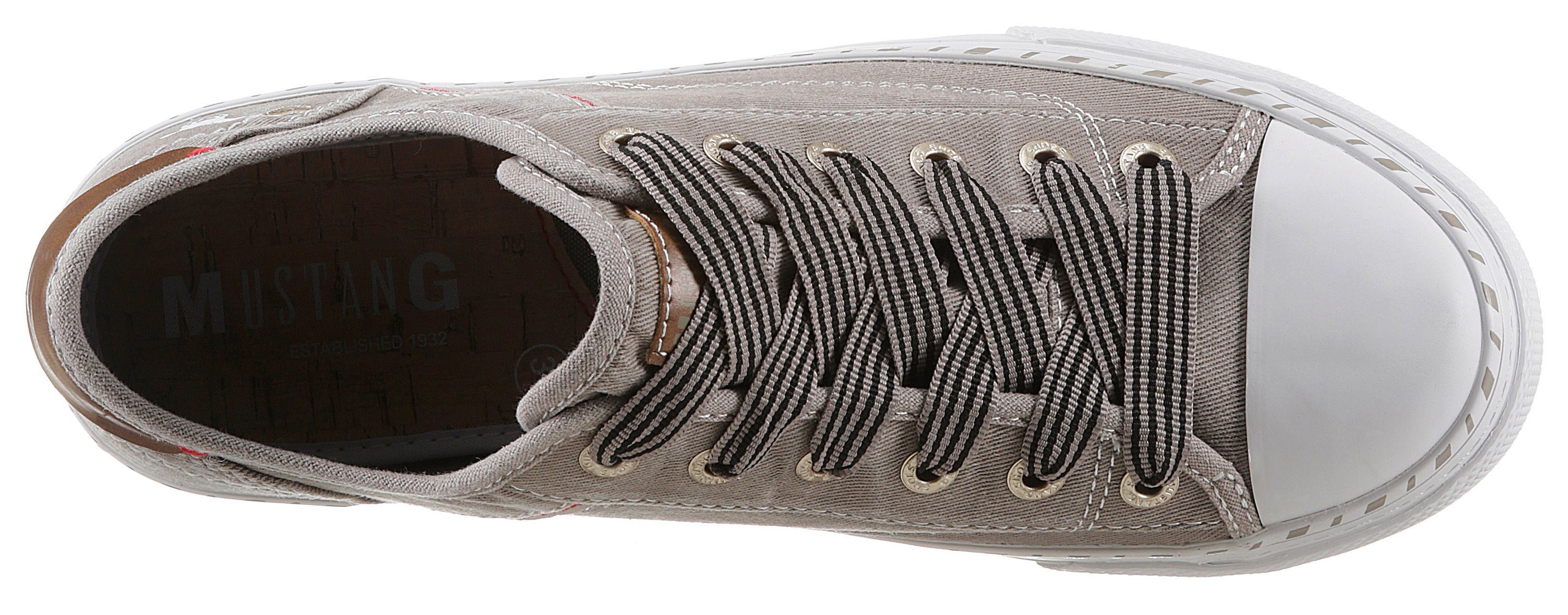 Mustang Shoes Sneaker mit 3 Plateausohle taupe cm