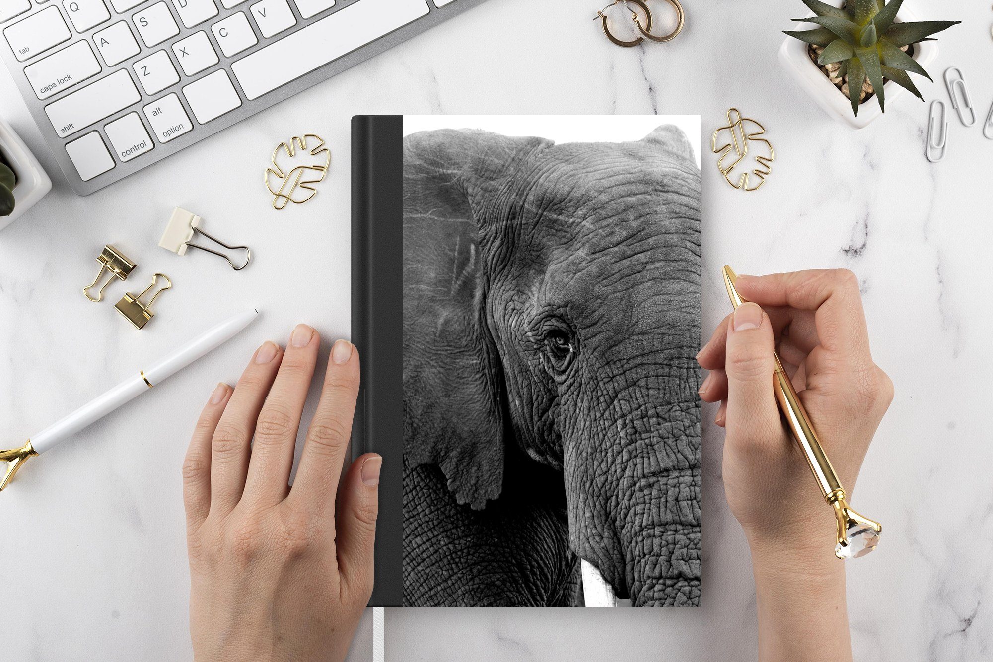 MuchoWow Notizbuch Elefant - Tiere Weiß Schwarz - Notizheft, Natur, Tagebuch, 98 - Haushaltsbuch Seiten, - A5, Journal, Merkzettel