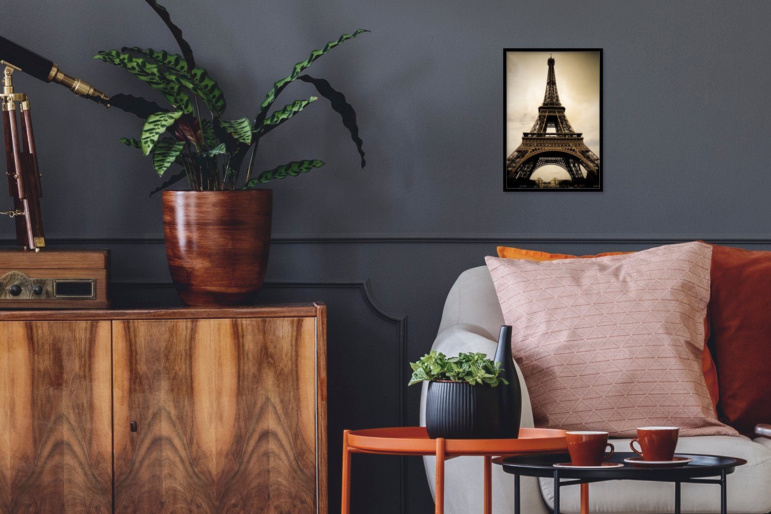 MuchoWow Poster Eiffelturm in Paris Sepia-Fotodruck, (1 St), Gerahmtes Poster, Wanddeko, Bilder, Wandposter, Schwarzem Bilderrahmen
