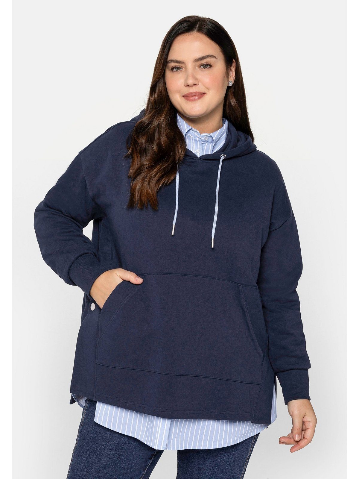Sheego Kapuzensweatshirt Große Größen in lässiger Form durch seitliche Schlitze