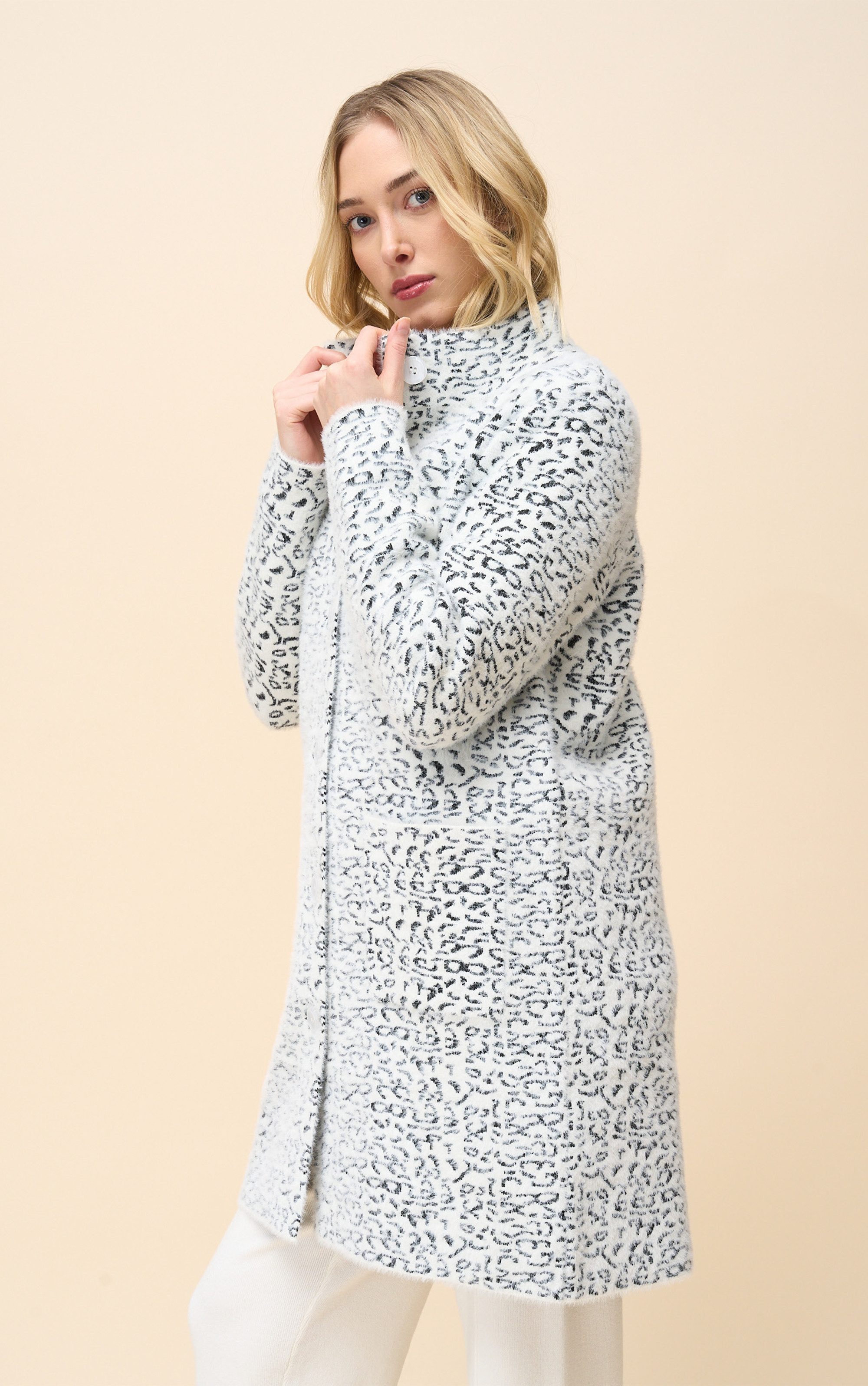 Passioni Wintermantel mit Leomuster und flauschiger Textur günstig online kaufen