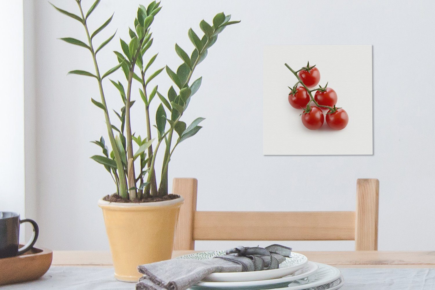 OneMillionCanvasses® Leinwandbild Rote und Hintergrund, weißen St), Tomaten Bilder glänzende Schlafzimmer Leinwand einem für vor (1 Wohnzimmer